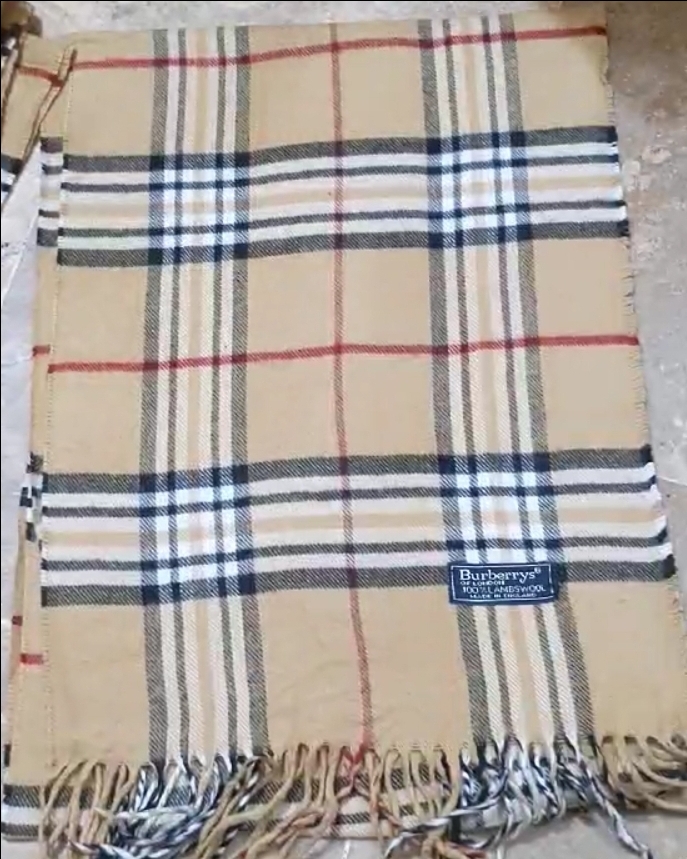Burberry scarve