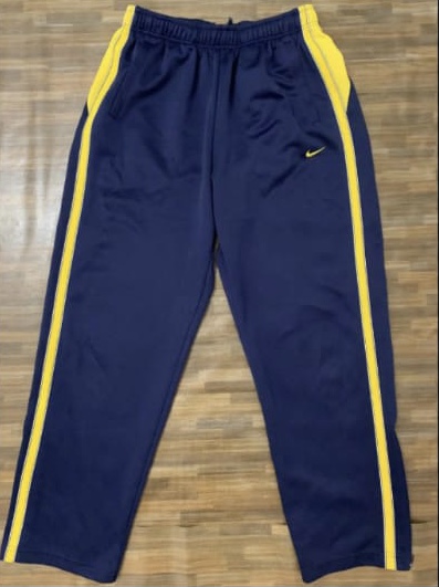 ヴィンテージのNikeトラックパンツ