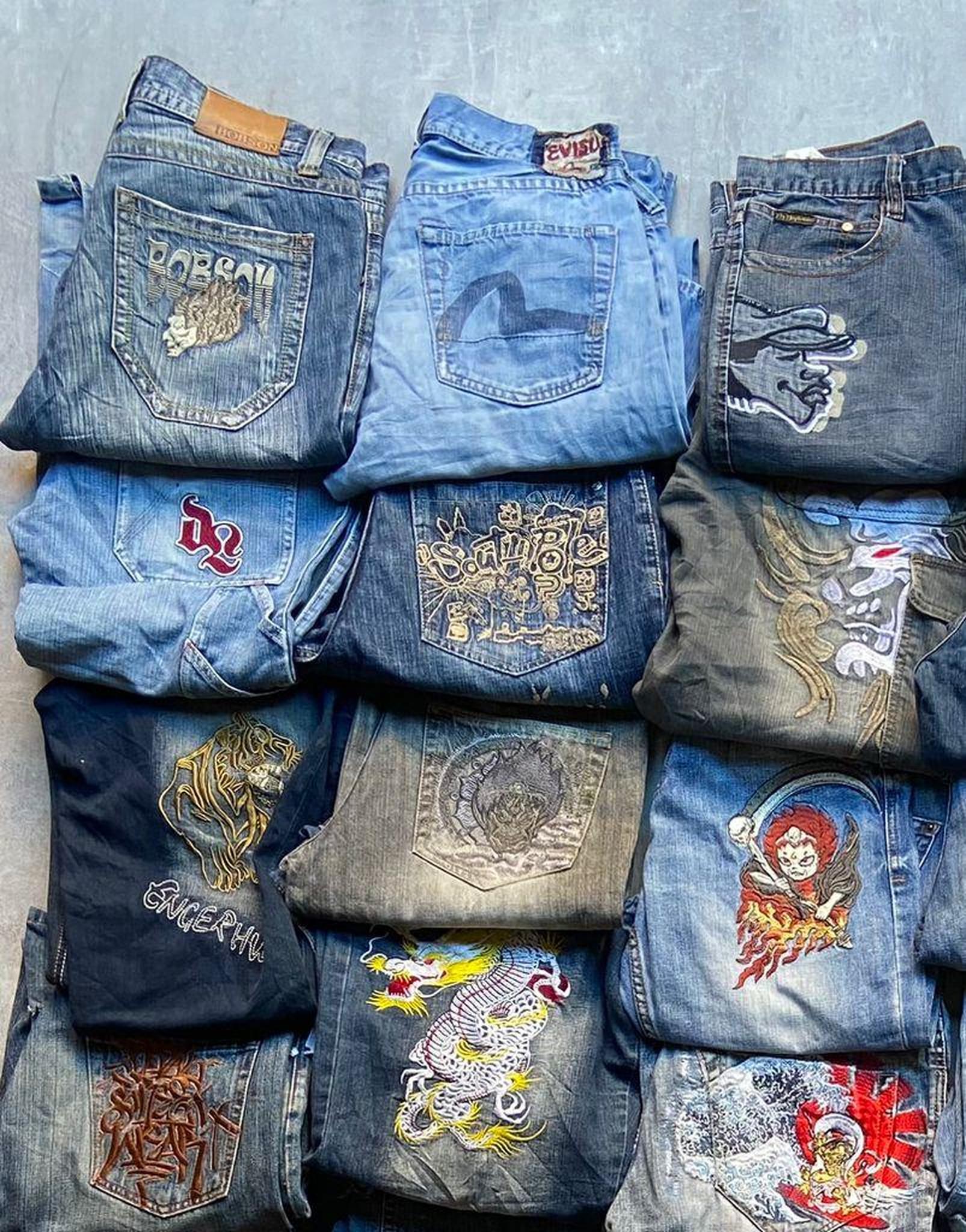 Jeans di denim ricamati giapponesi