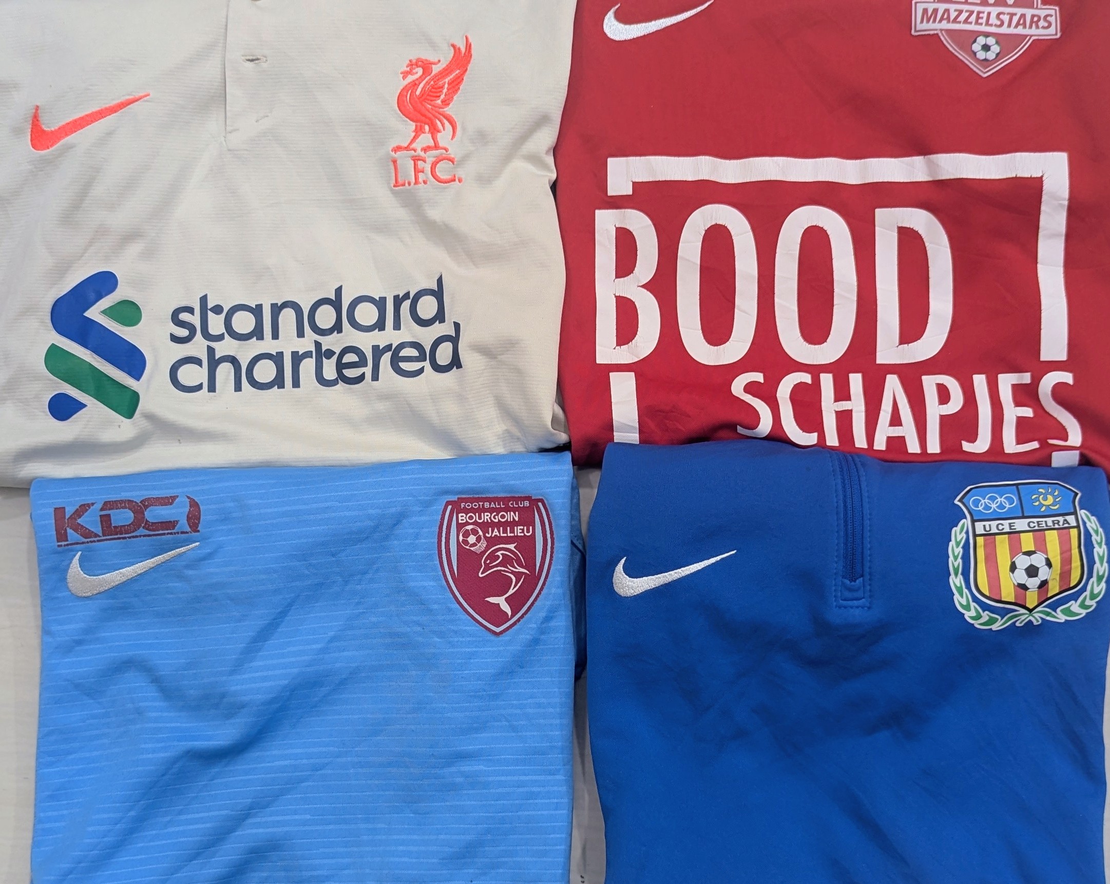 Magliette autentiche di calcio