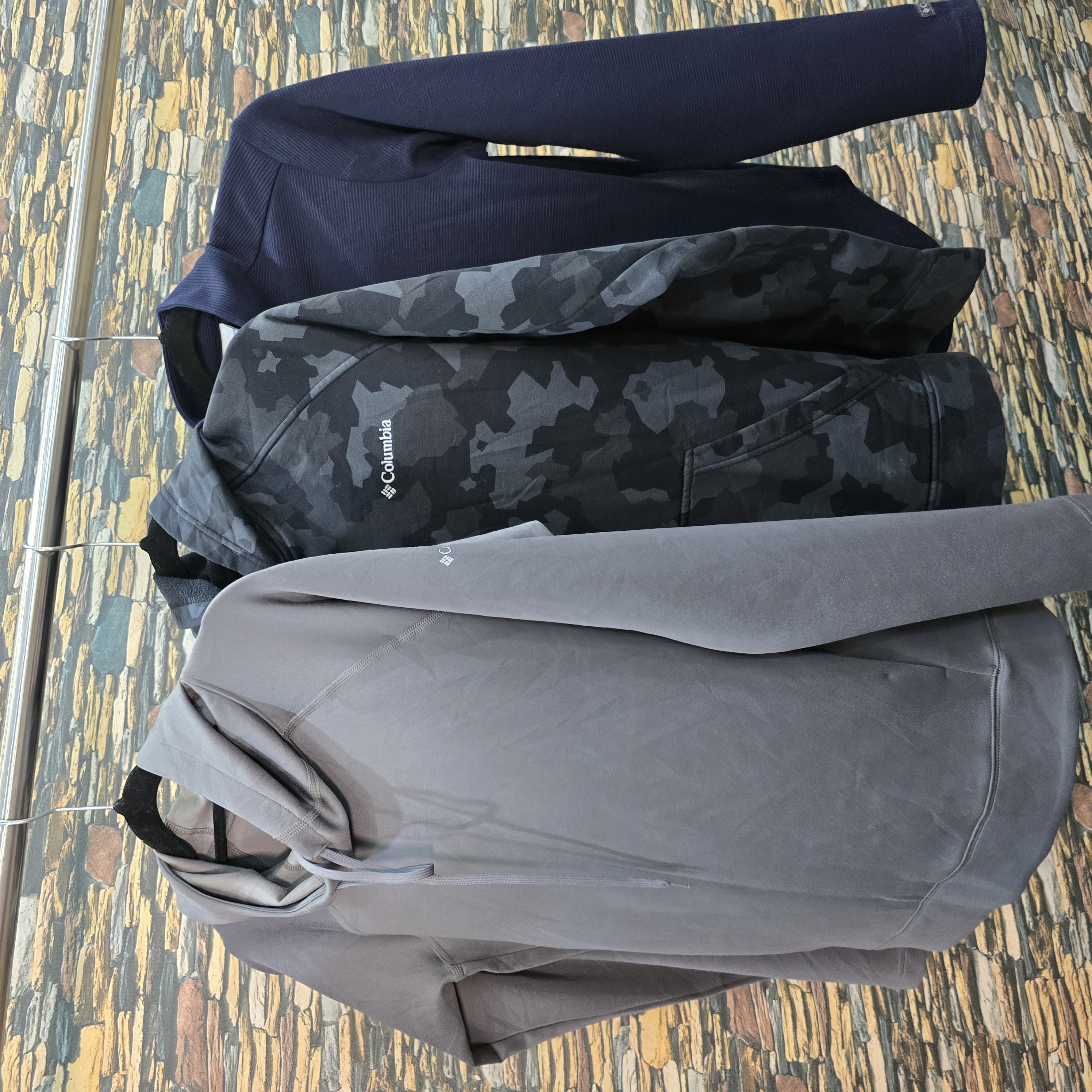 AV-0157 Columbia Track Tops