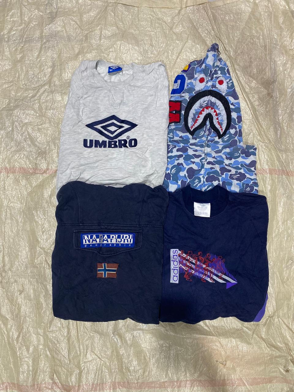 「A Bathing Apeとヴィンテージミックスのスウェットシャツ」