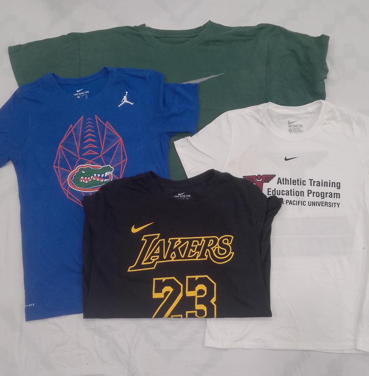 ZV0413 Nike Men’s & Women’s T-Shirt Bundle