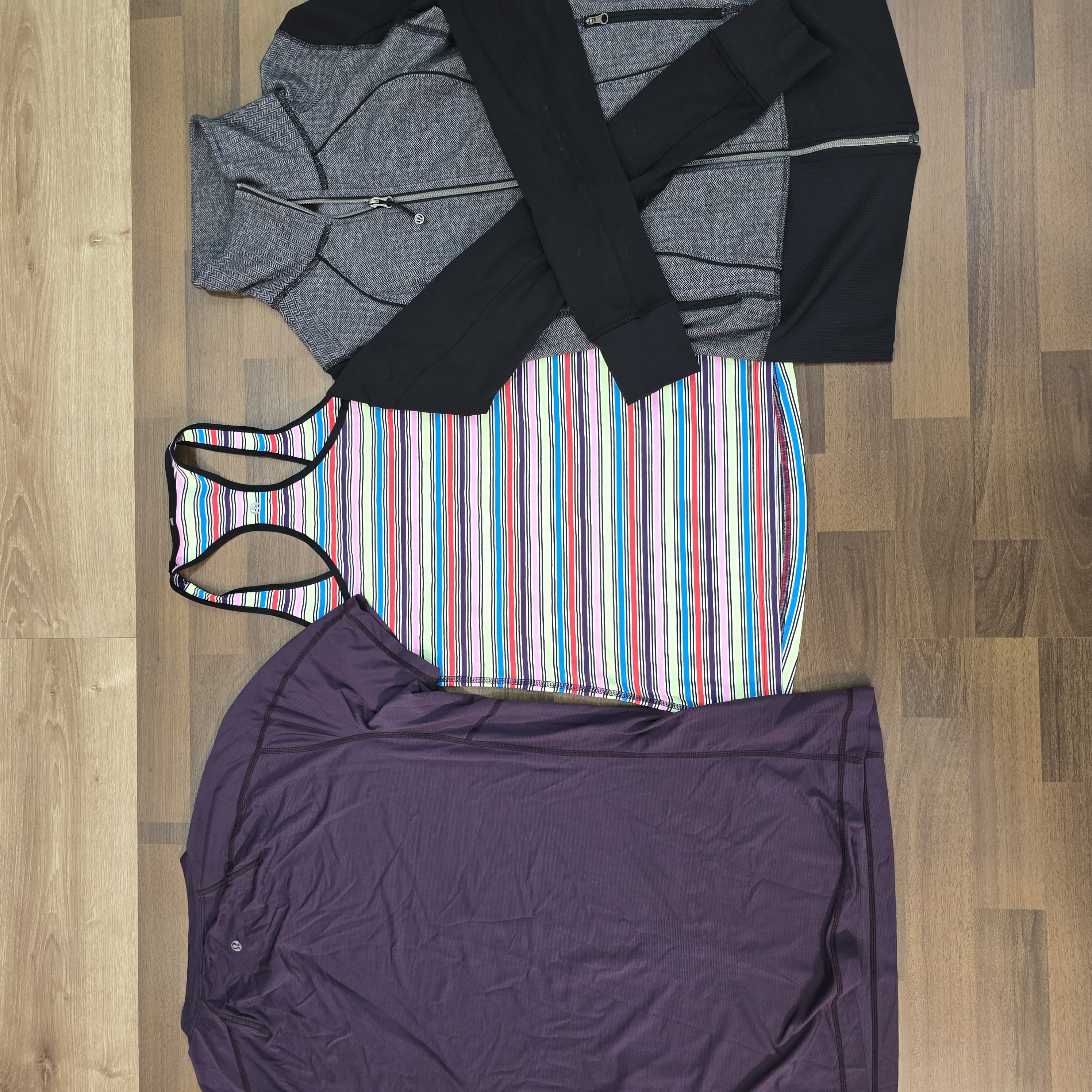 AV-0176 Lululemon Mix Tops