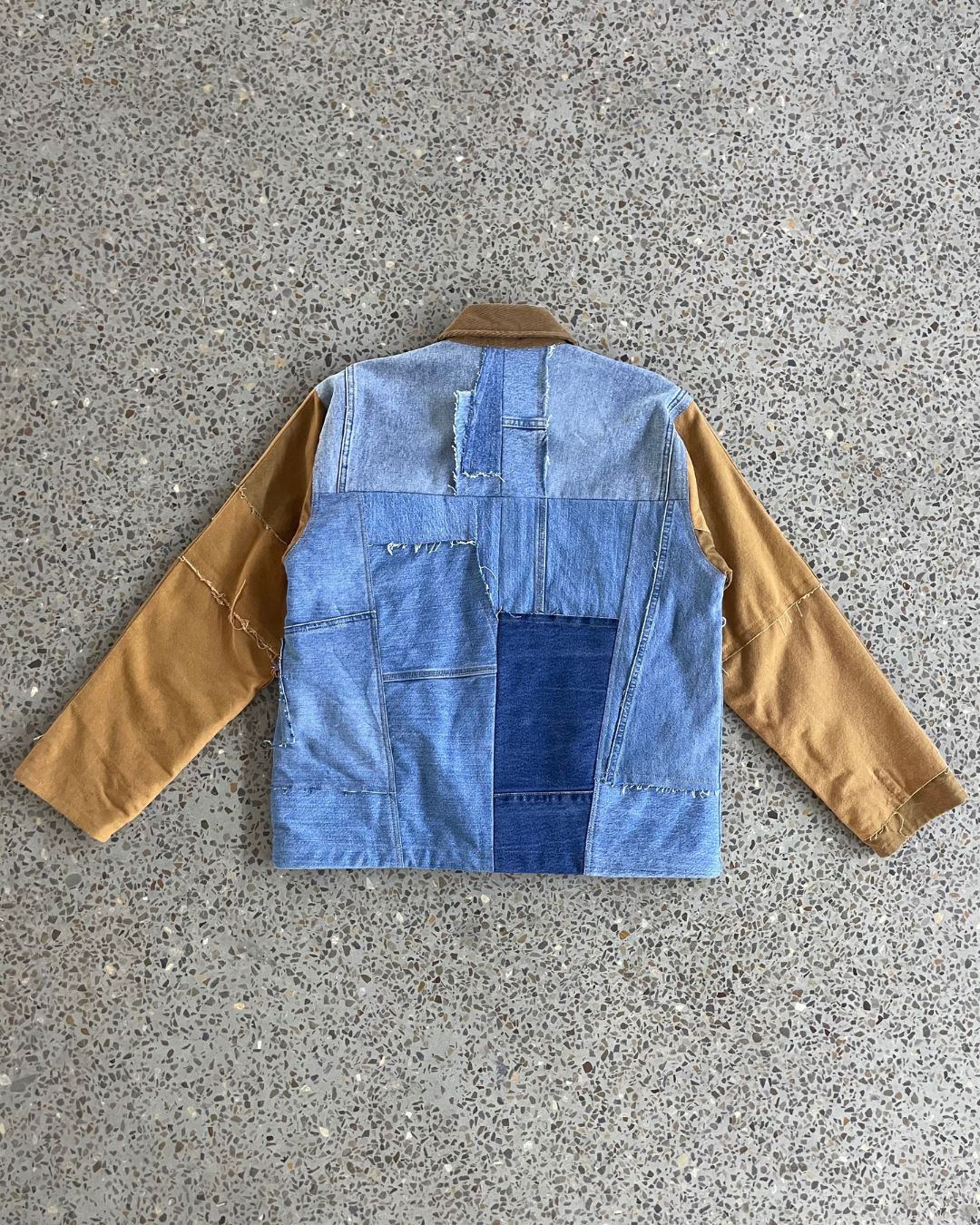 Upcycled Denim- und Canvasjacke