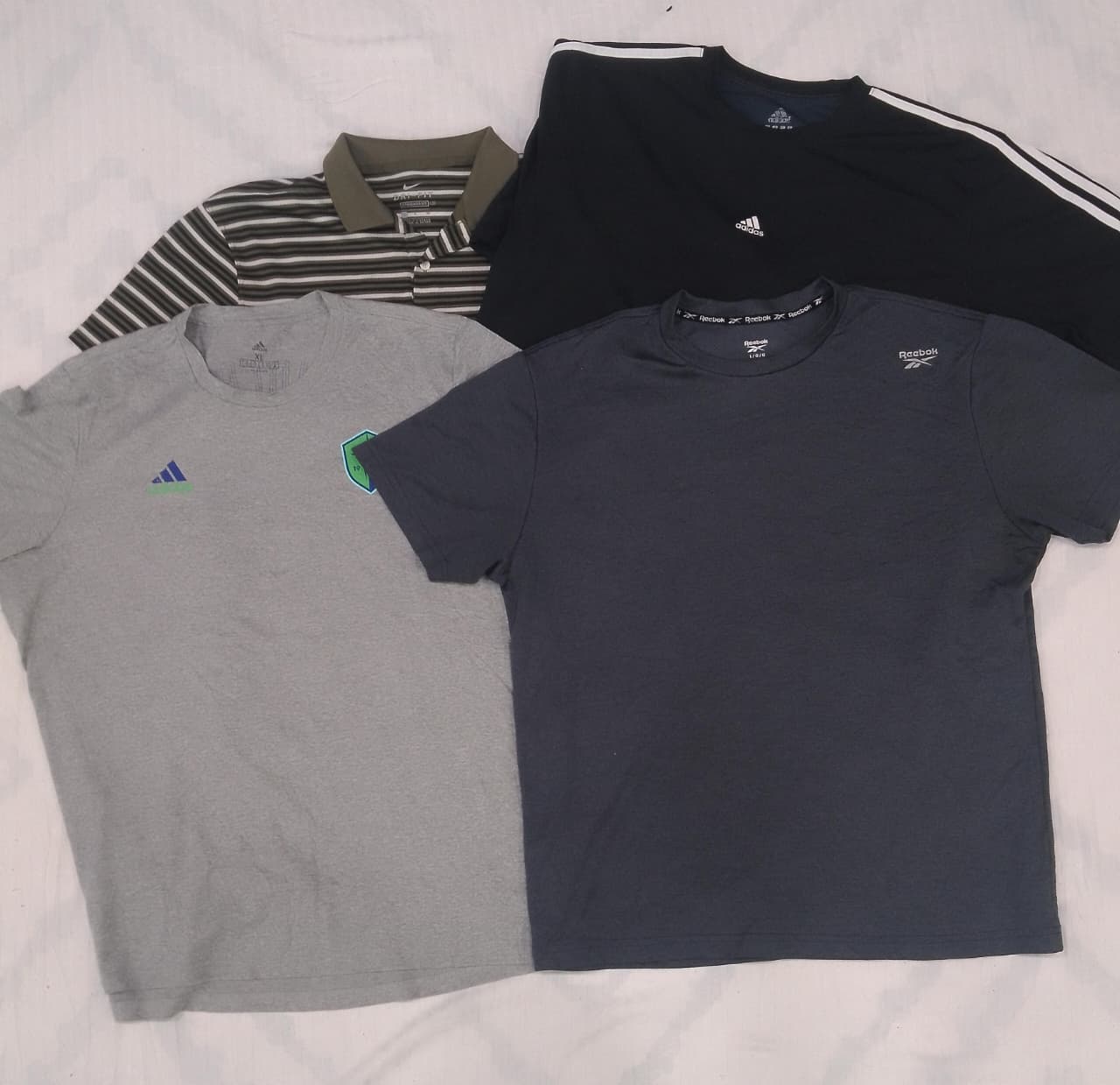 CRZ0475 Vintage Sports Essentials T-Shirt