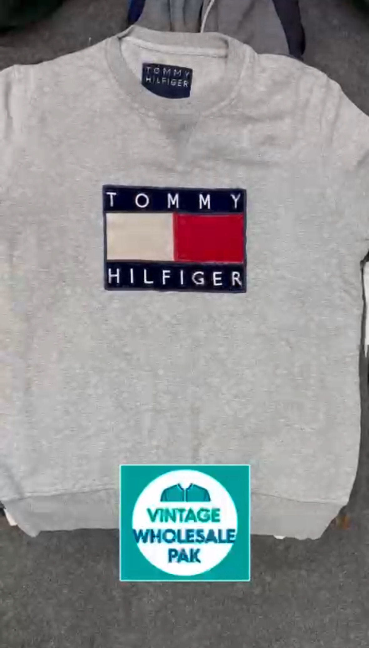 Mix de moletons e capuzes de marca