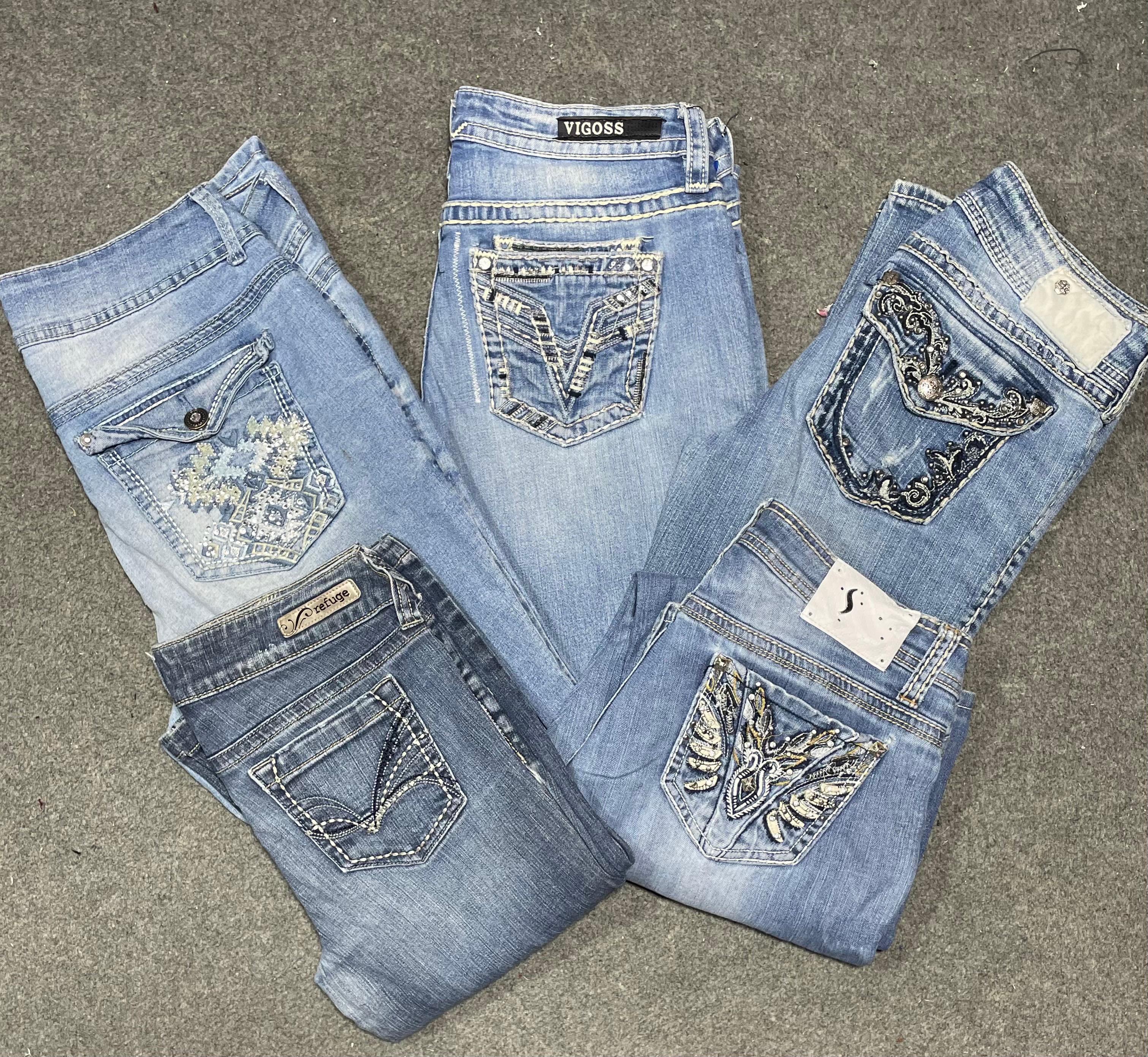 Jeans bordados de Y2K de corte acampanado