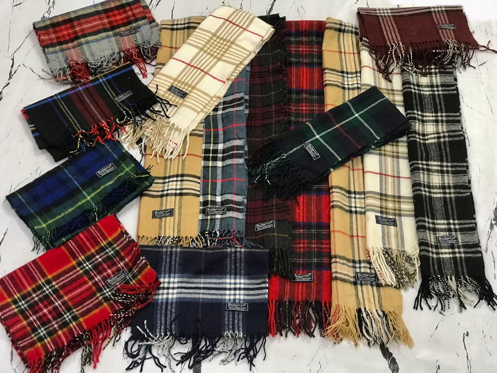 Besondere Premium Burberry-Schals