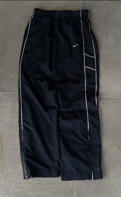 プレミアムヴィンテージのNikeトラックパンツ