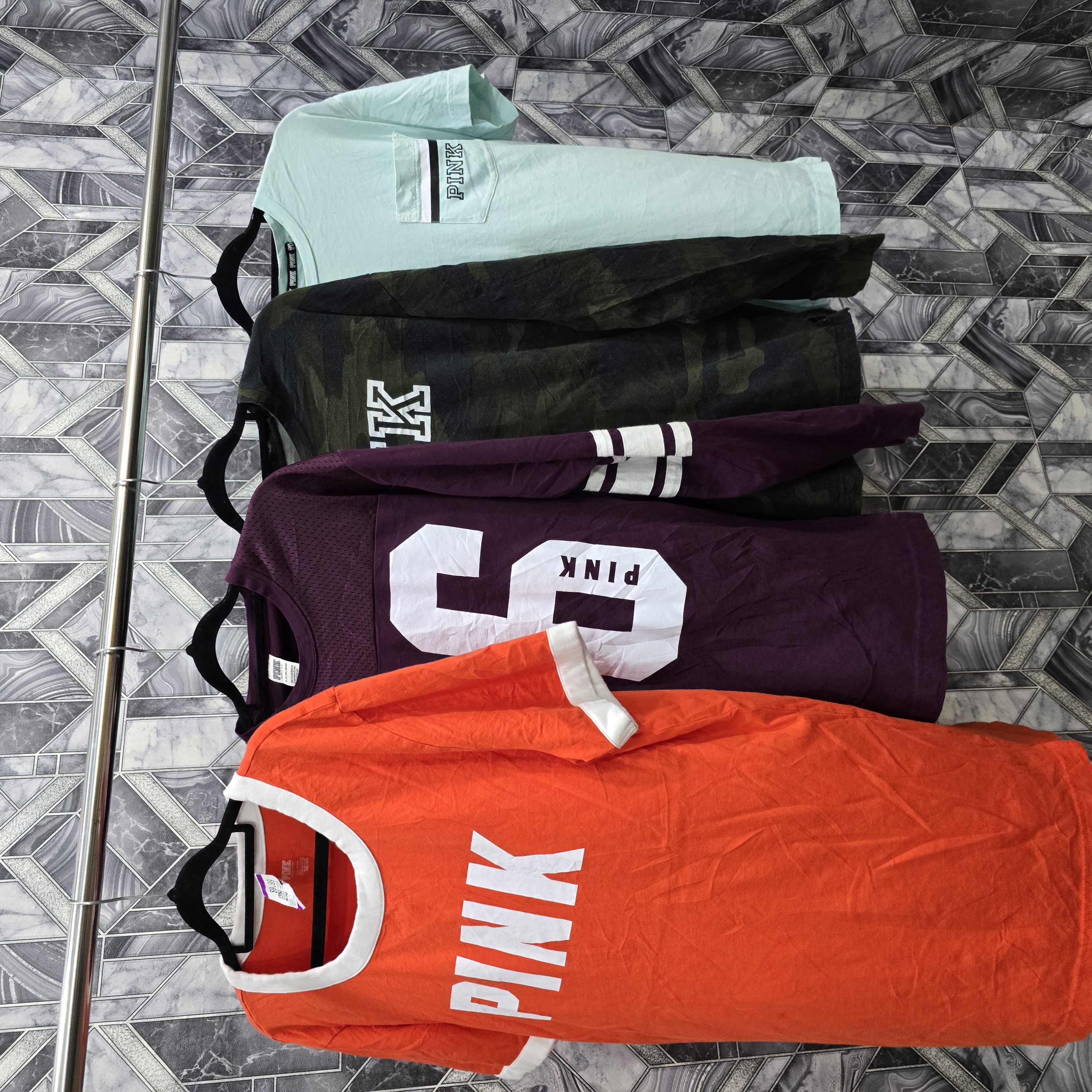 AV-0187 Camisetas Pink