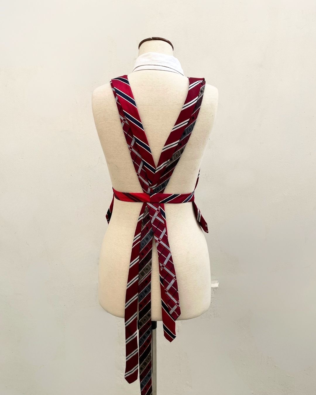 Colete de Gravata de Seda Reciclada