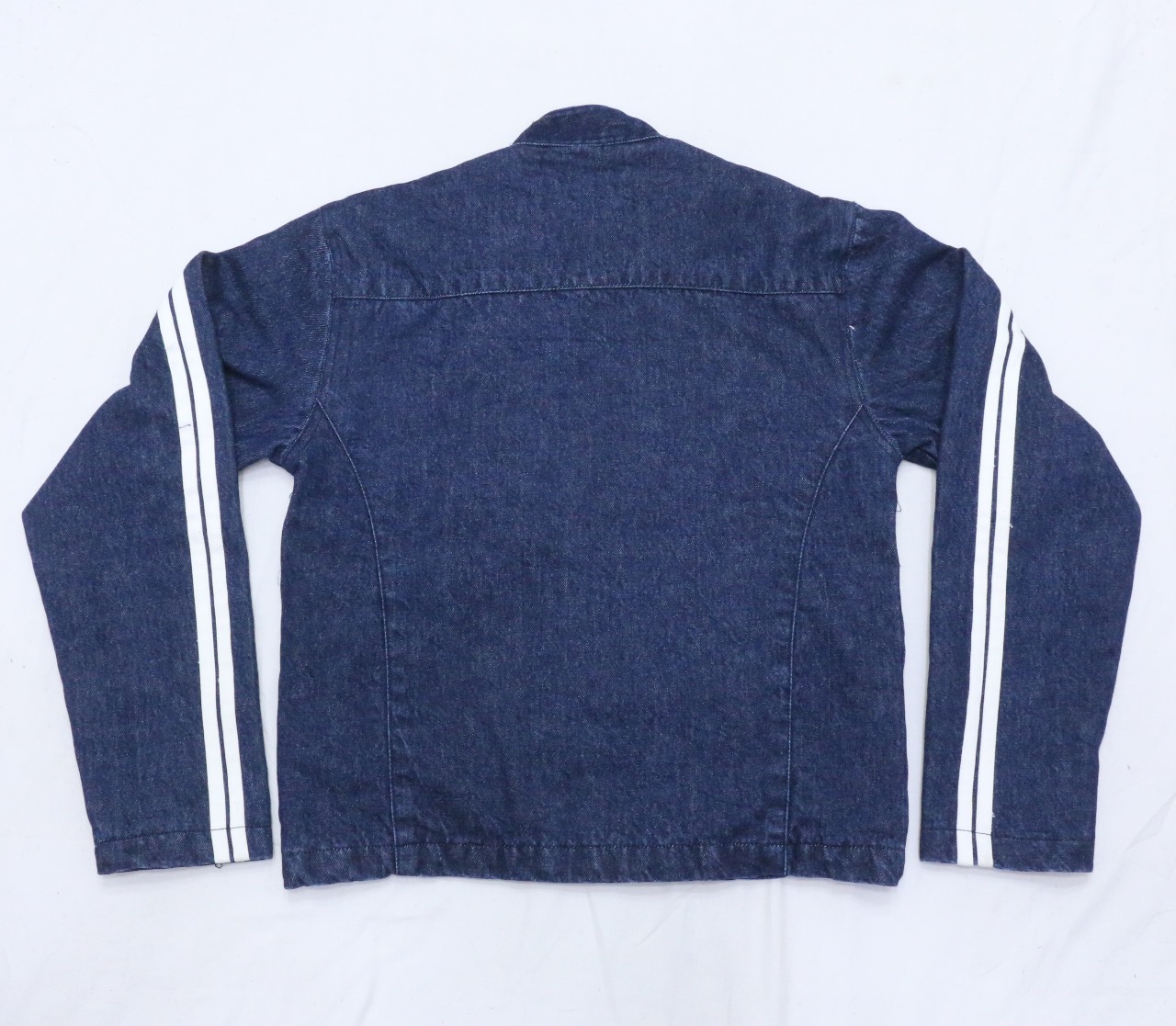 CR694 Upcycled Herren Blue Denim Racer Jacket mit doppelten weißen Schulterstreifen