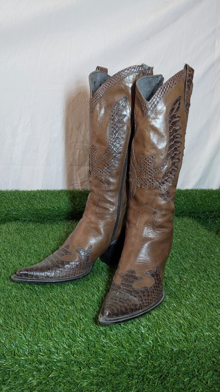 MAV#16 Vintage cowgirls boots