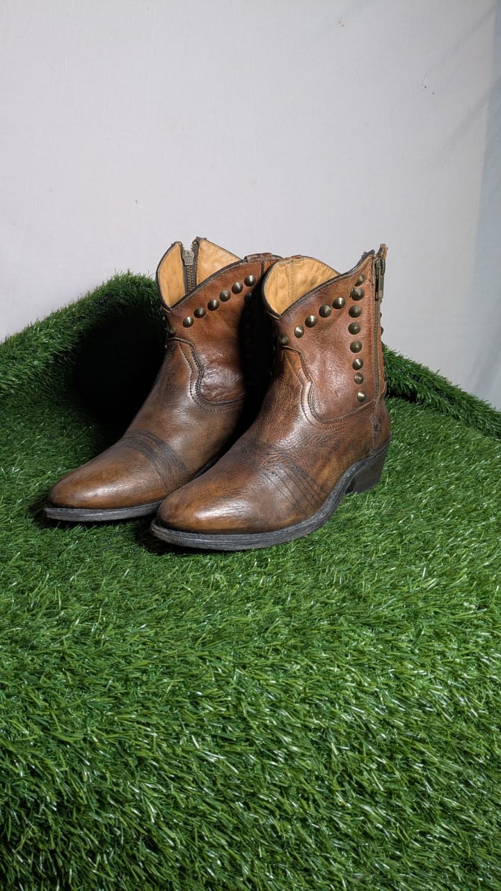 MAV#20 Cowgirls ankle boots