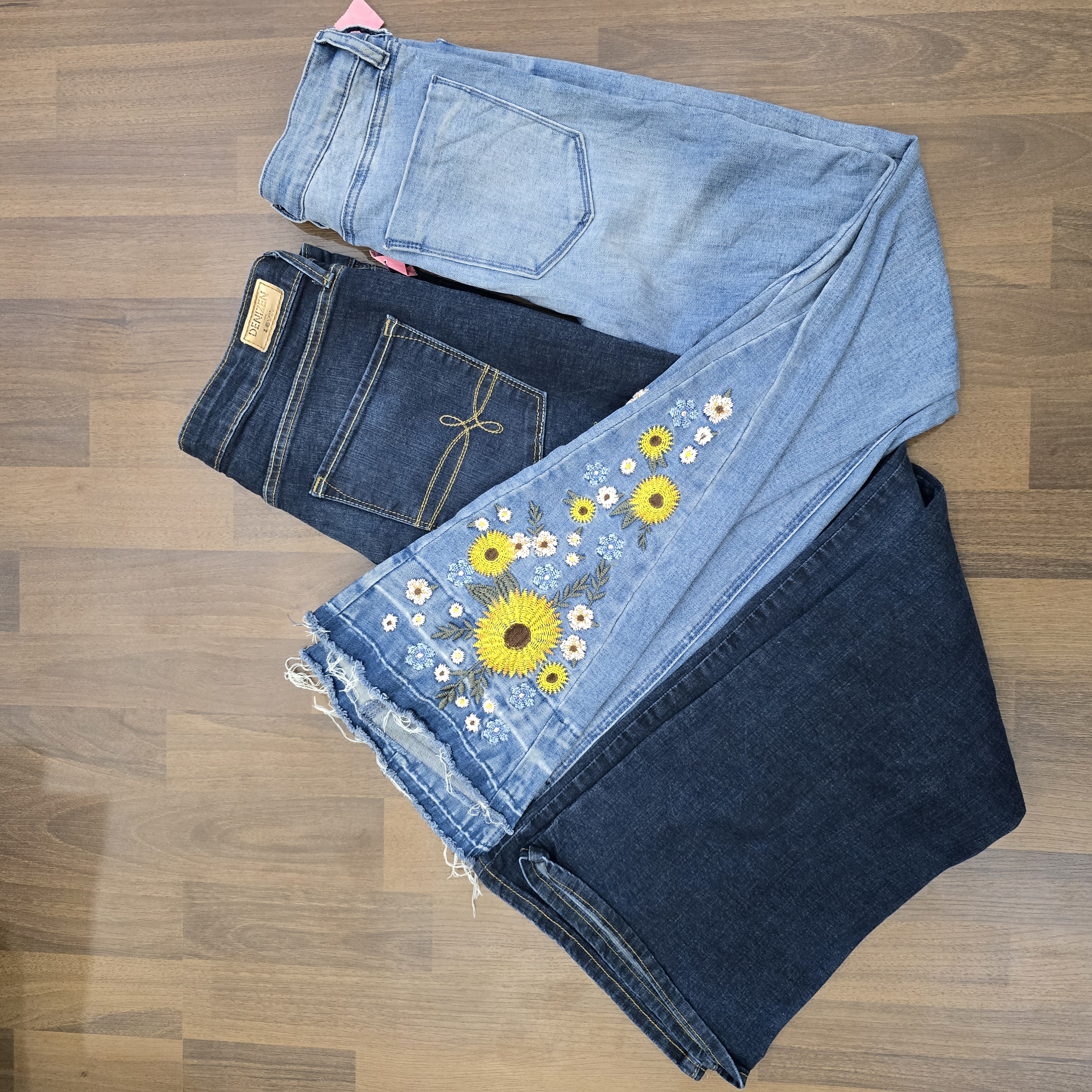 AV-0206 Unbranded Flare Jeans