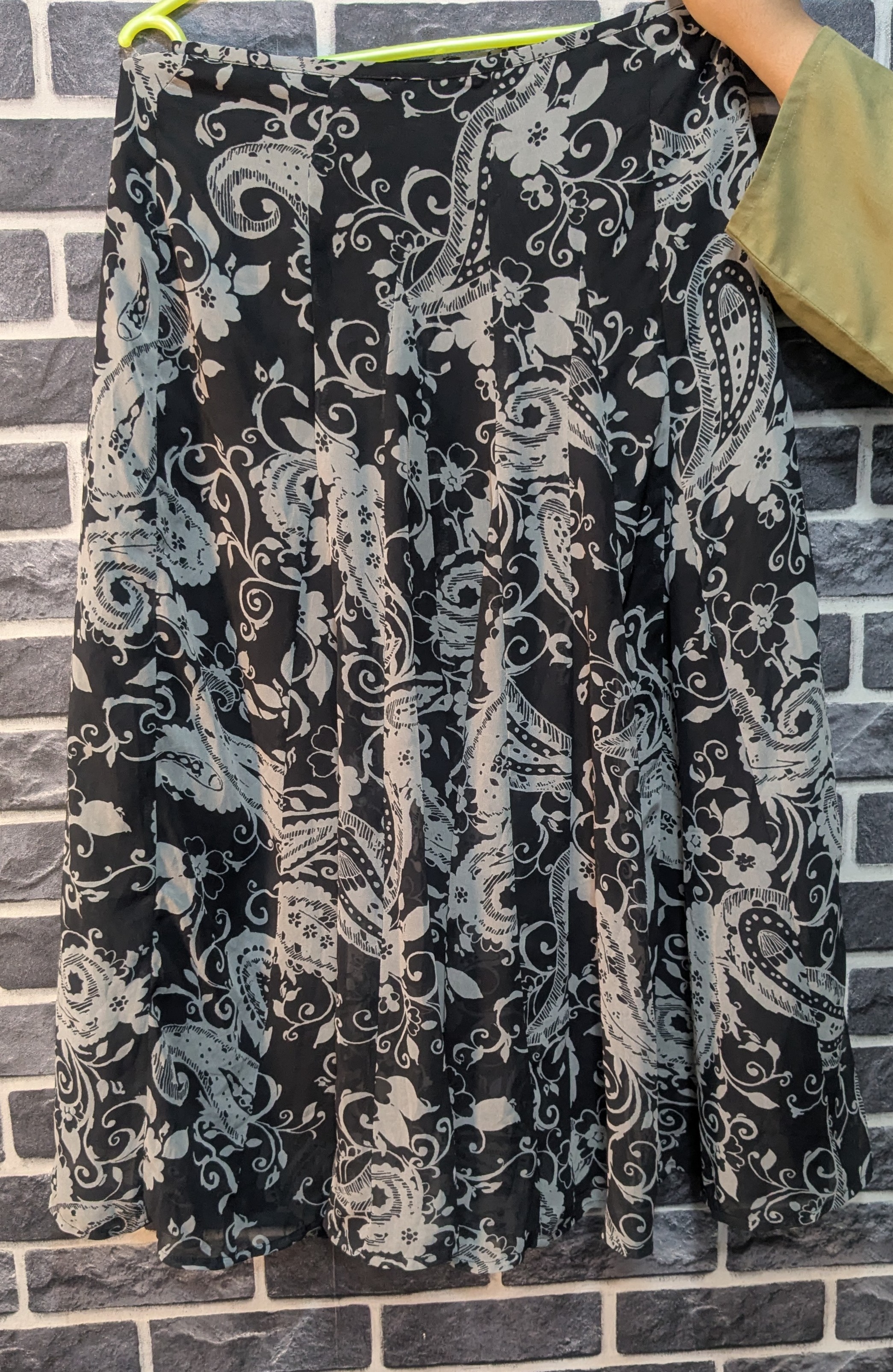 672 - Candy Chrome Poly Skirts