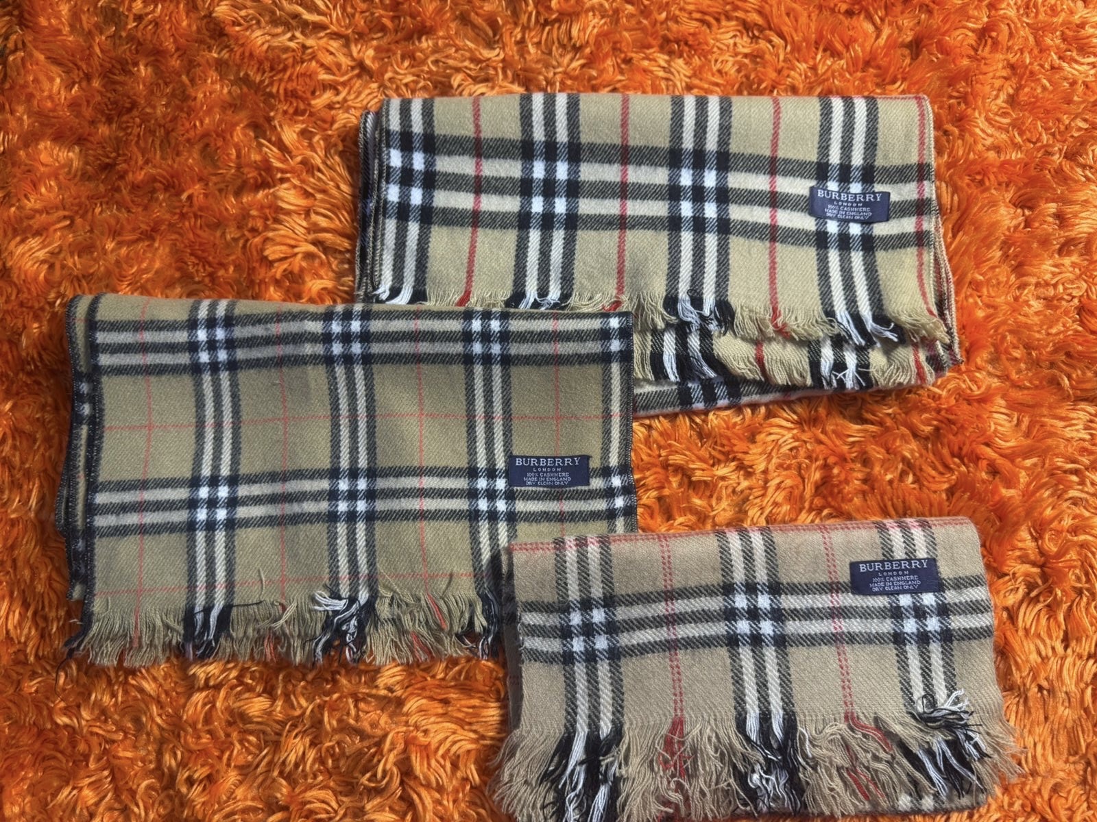 Solo sciarpe di colore beige