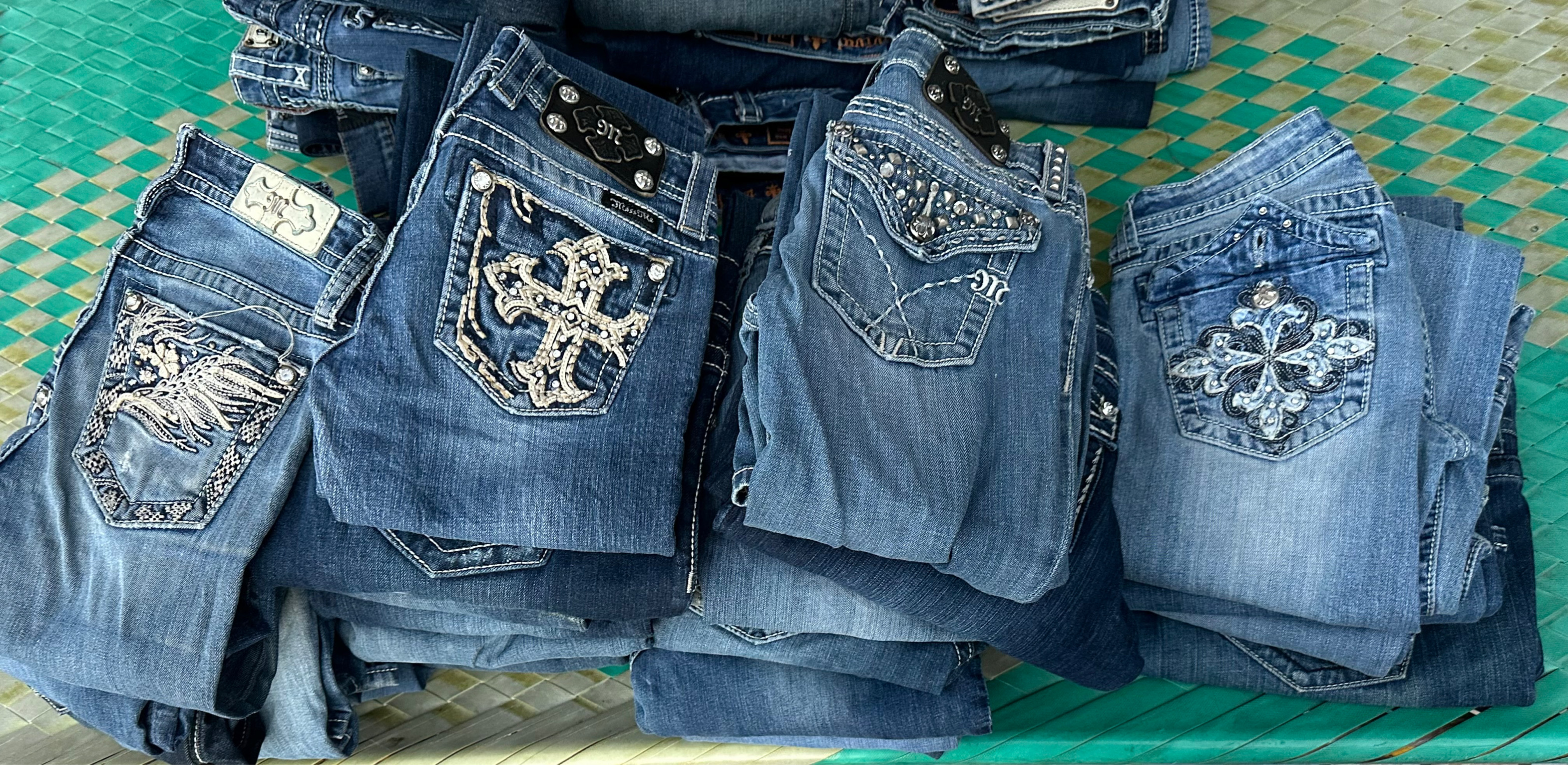 Extraño los jeans ajustados y rectos de Miss me, True Religion y Rock Revival