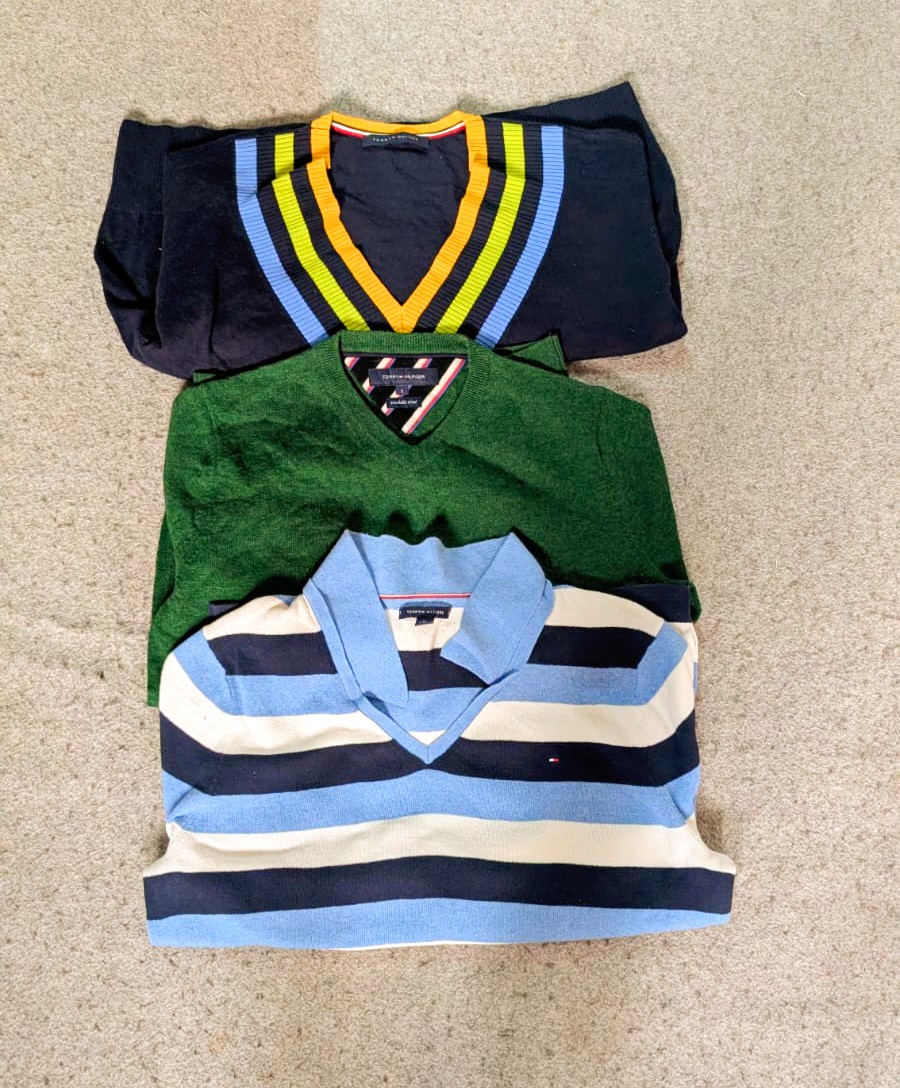 Suéteres de cuello en V de Tommy Hilfiger