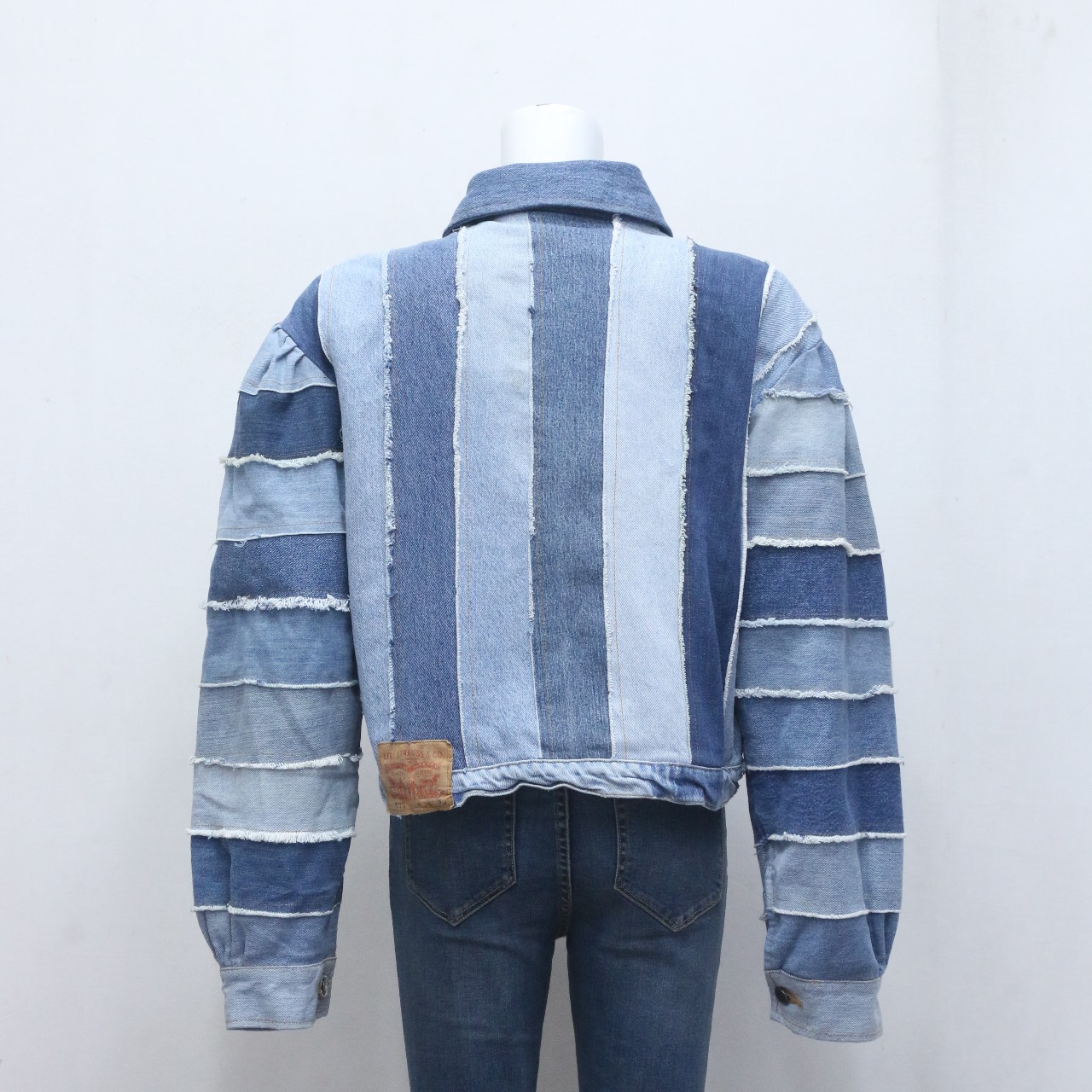 CR704 Upcycled gestreifte Denim-Patchwork-Cropped-Jacke