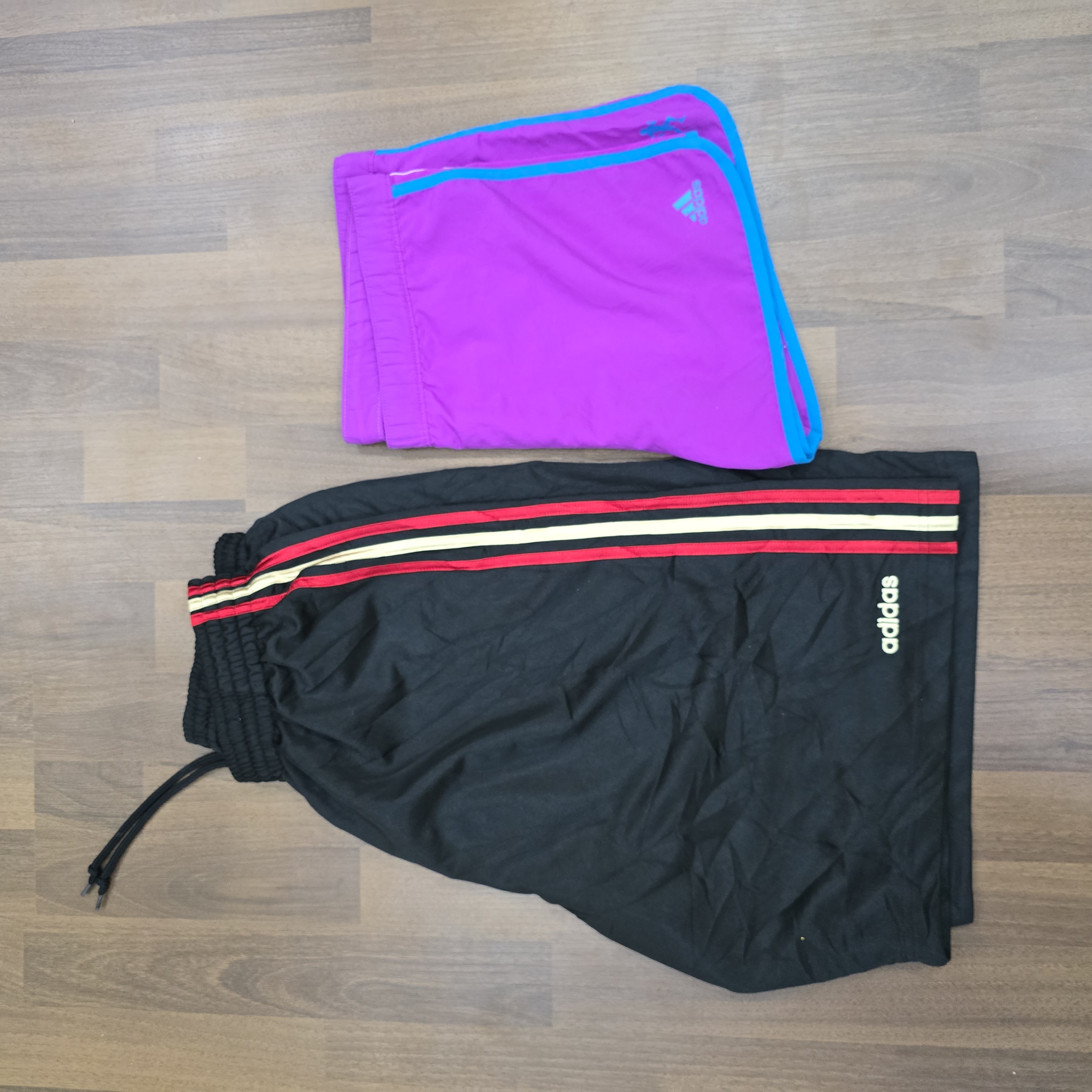 「AV-0248 Adidasスポーツショーツ」