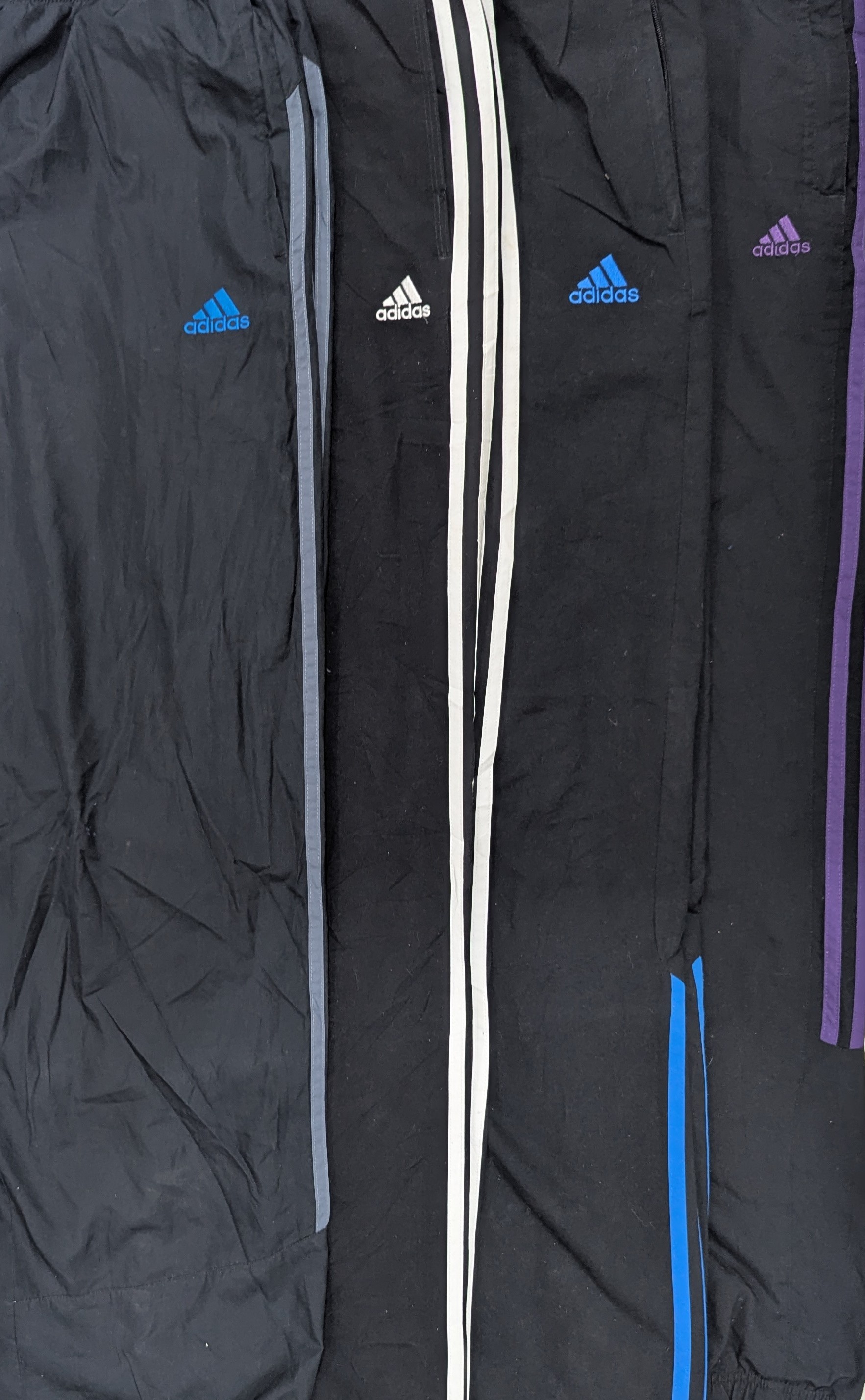 「Adidas トラックパンツ」