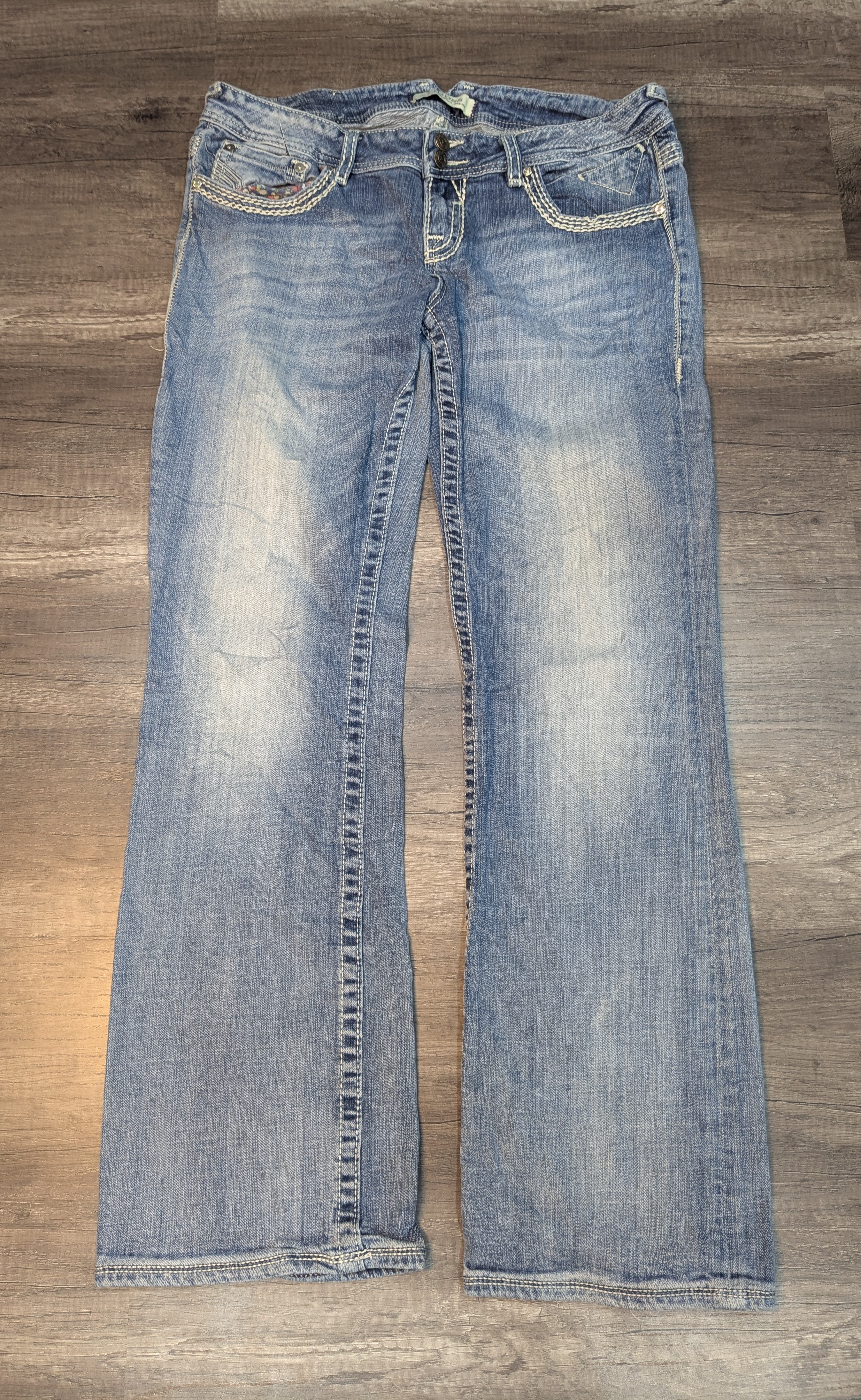 782 - 刺繍スタイルフレアジーンズ