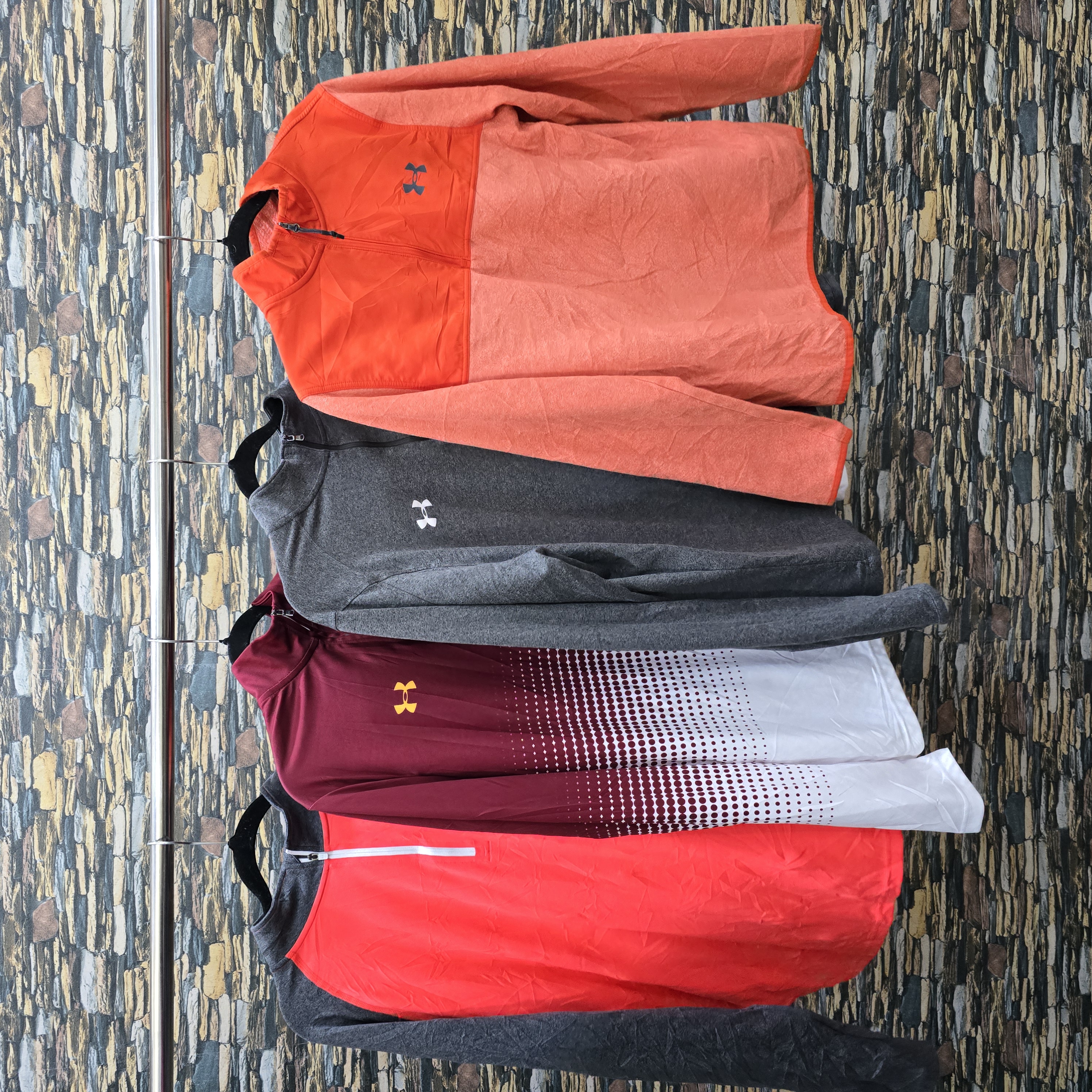 AV-0251 Under Armour Track Tops