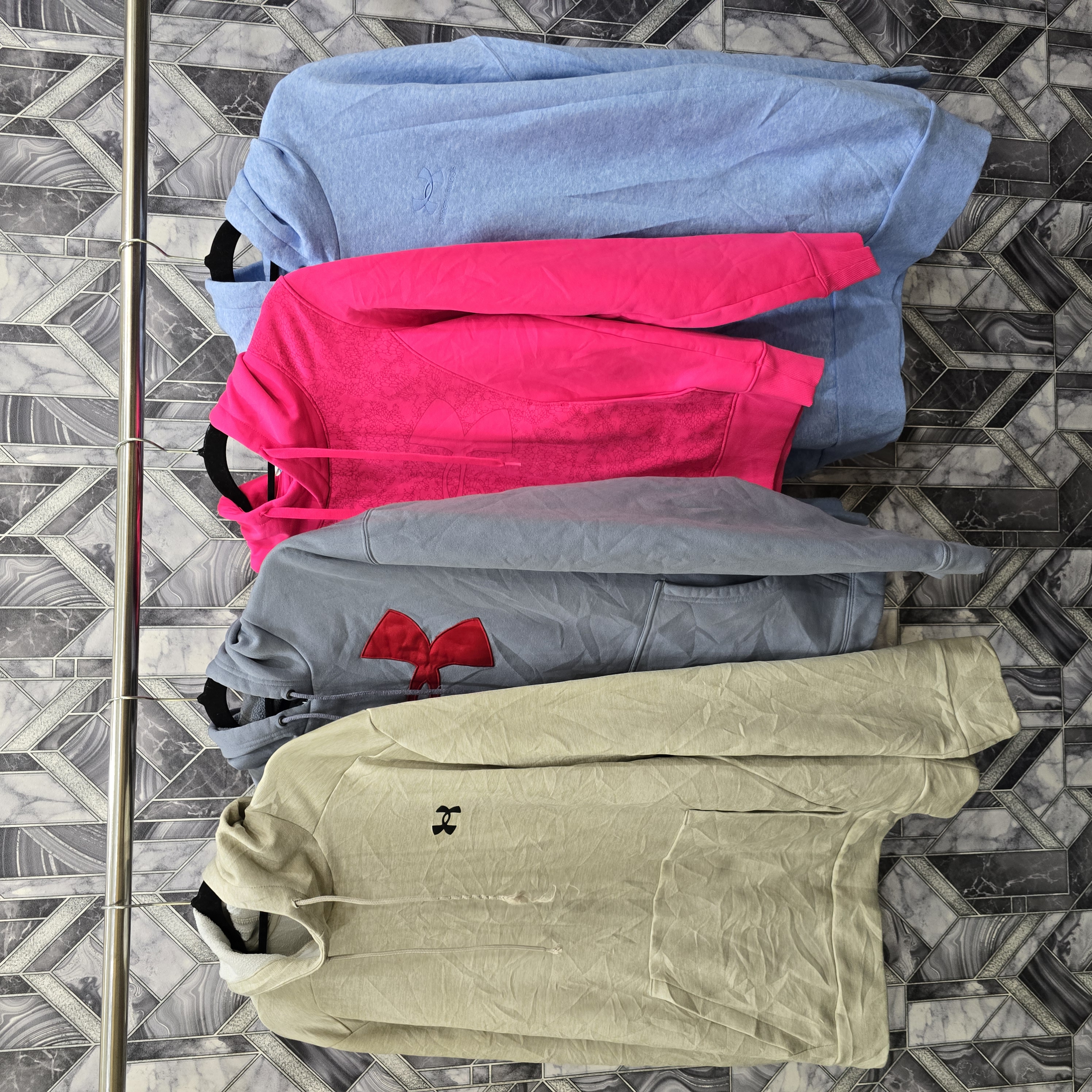 AV-0253 Under Armour Hoodies