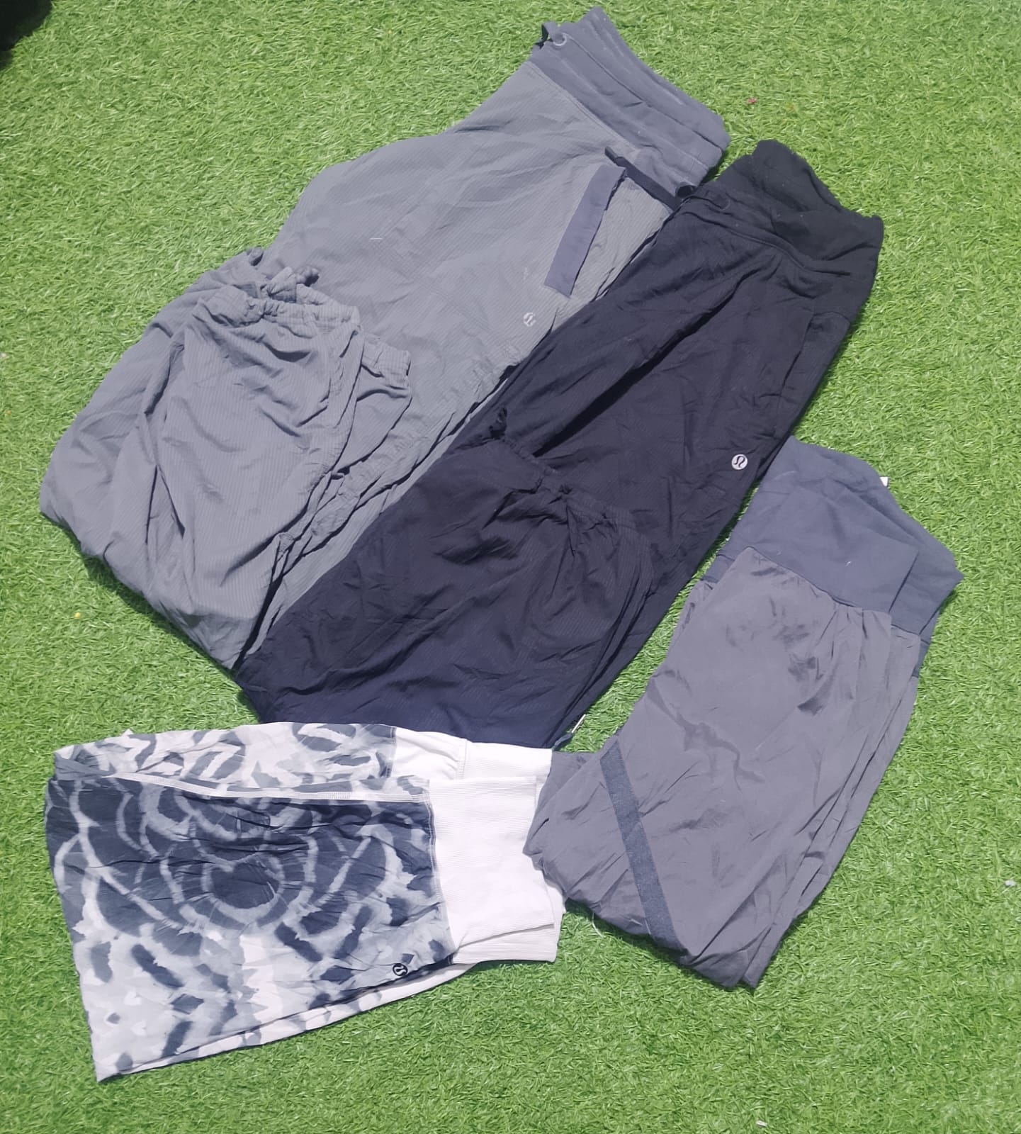 Lululemon トラックパンツ