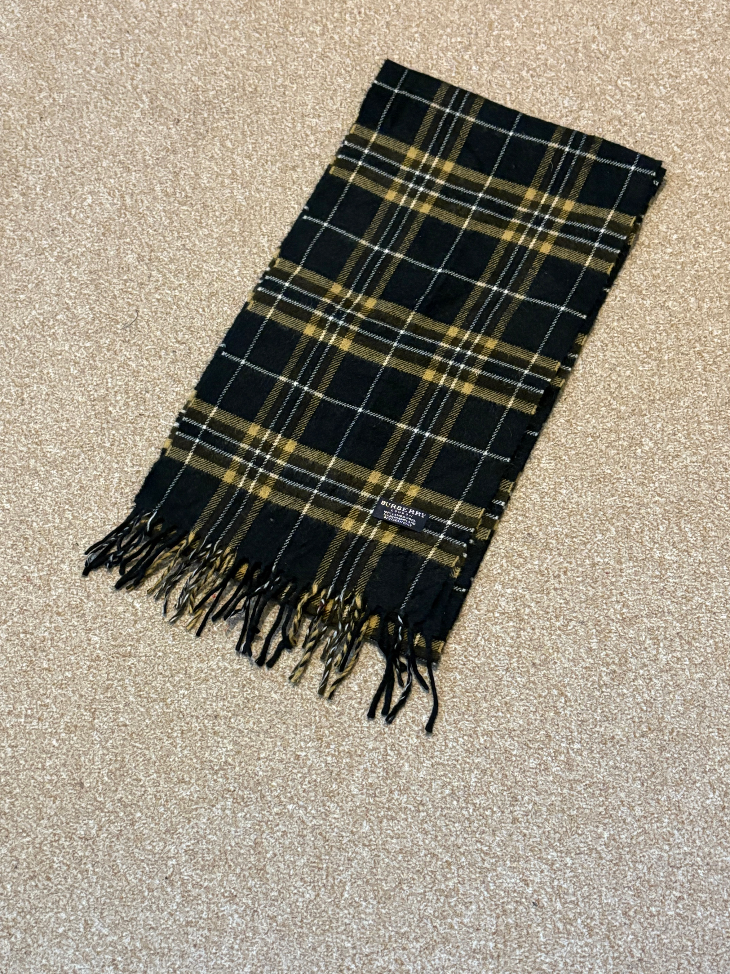 Burberry scarve