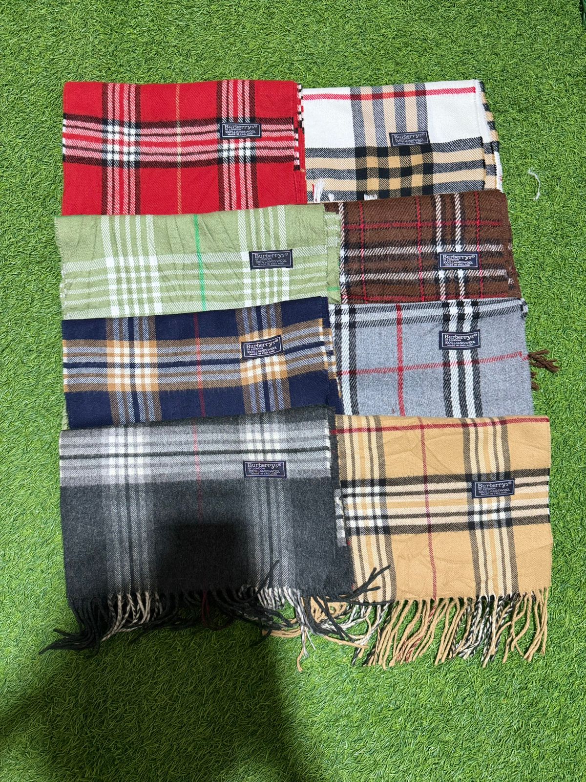 Sciarpe Burberry marchiate ks2