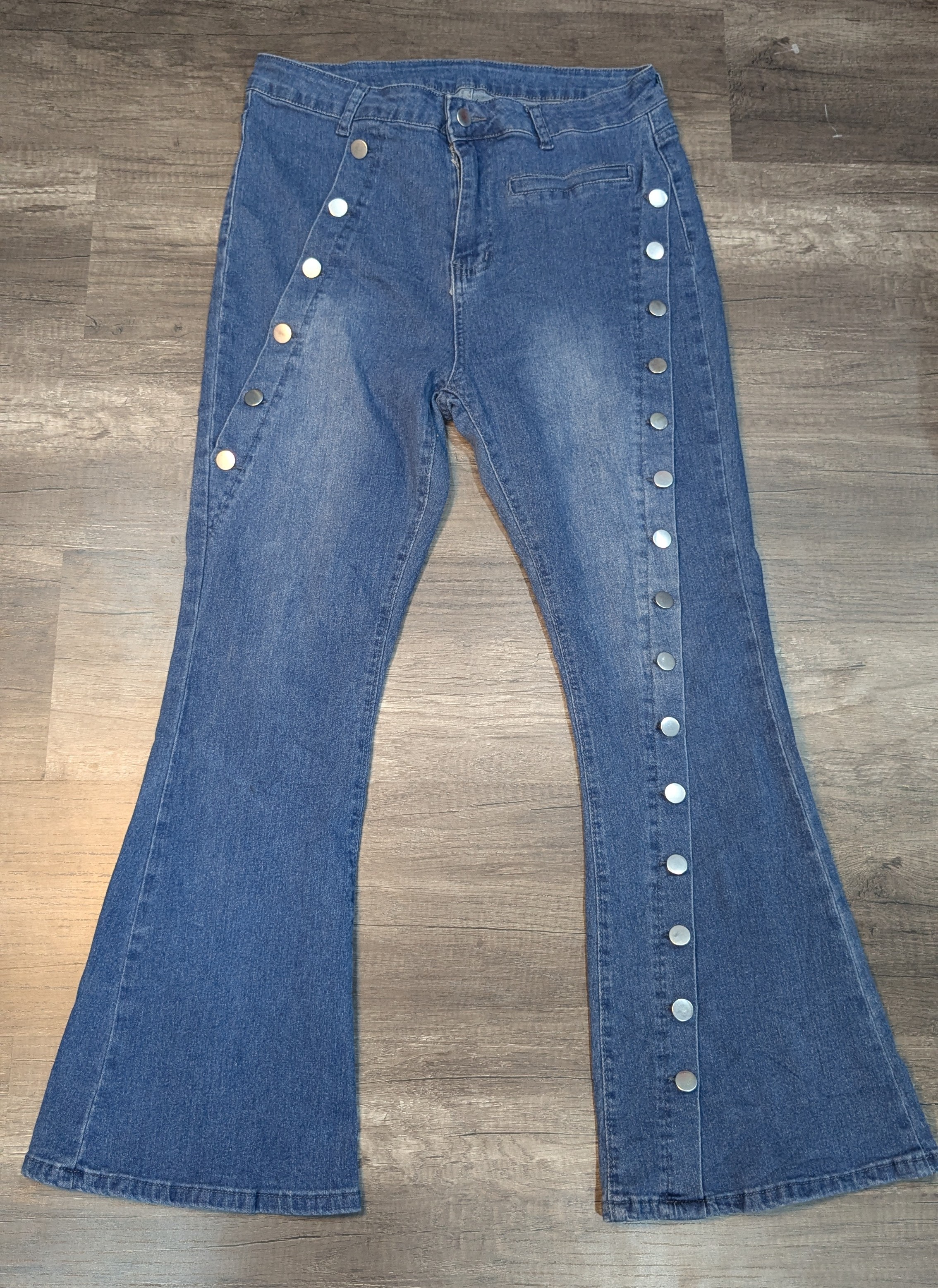 812 - Embroidery Style Flare Jeans