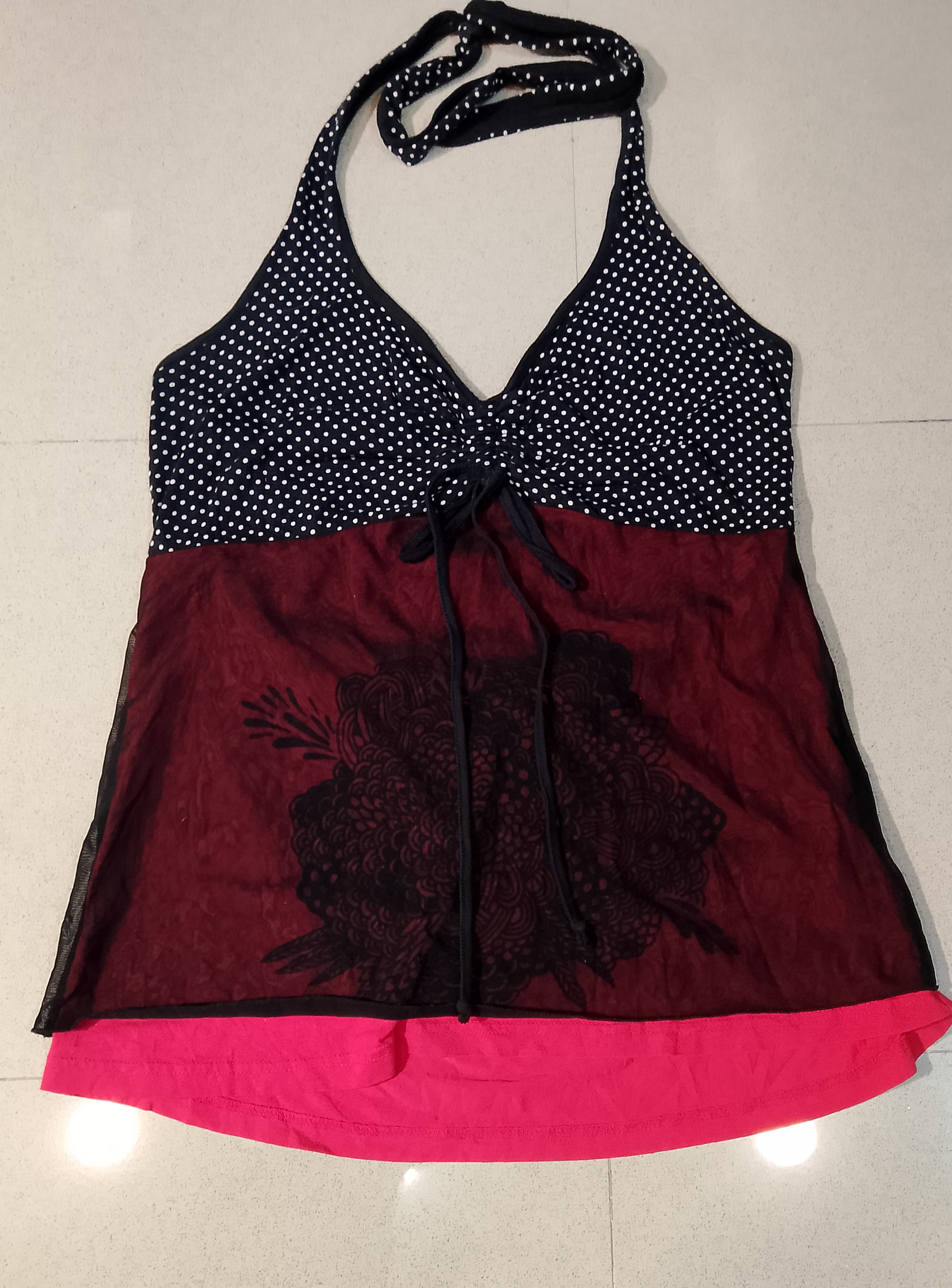 ダーカー トップス