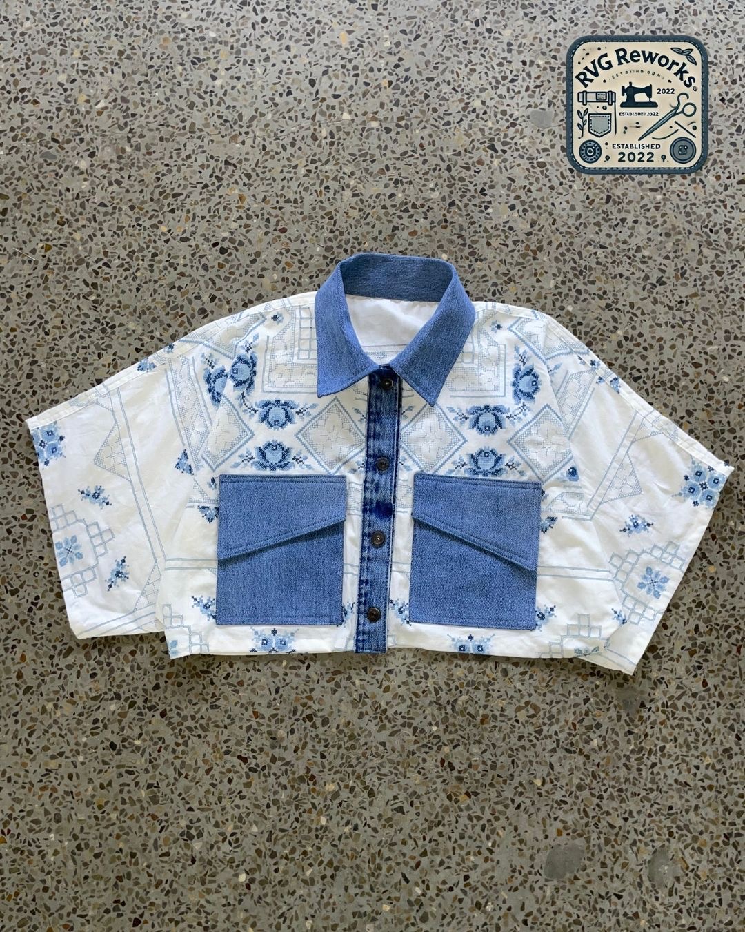 Chemise courte en tissu de table upcyclé