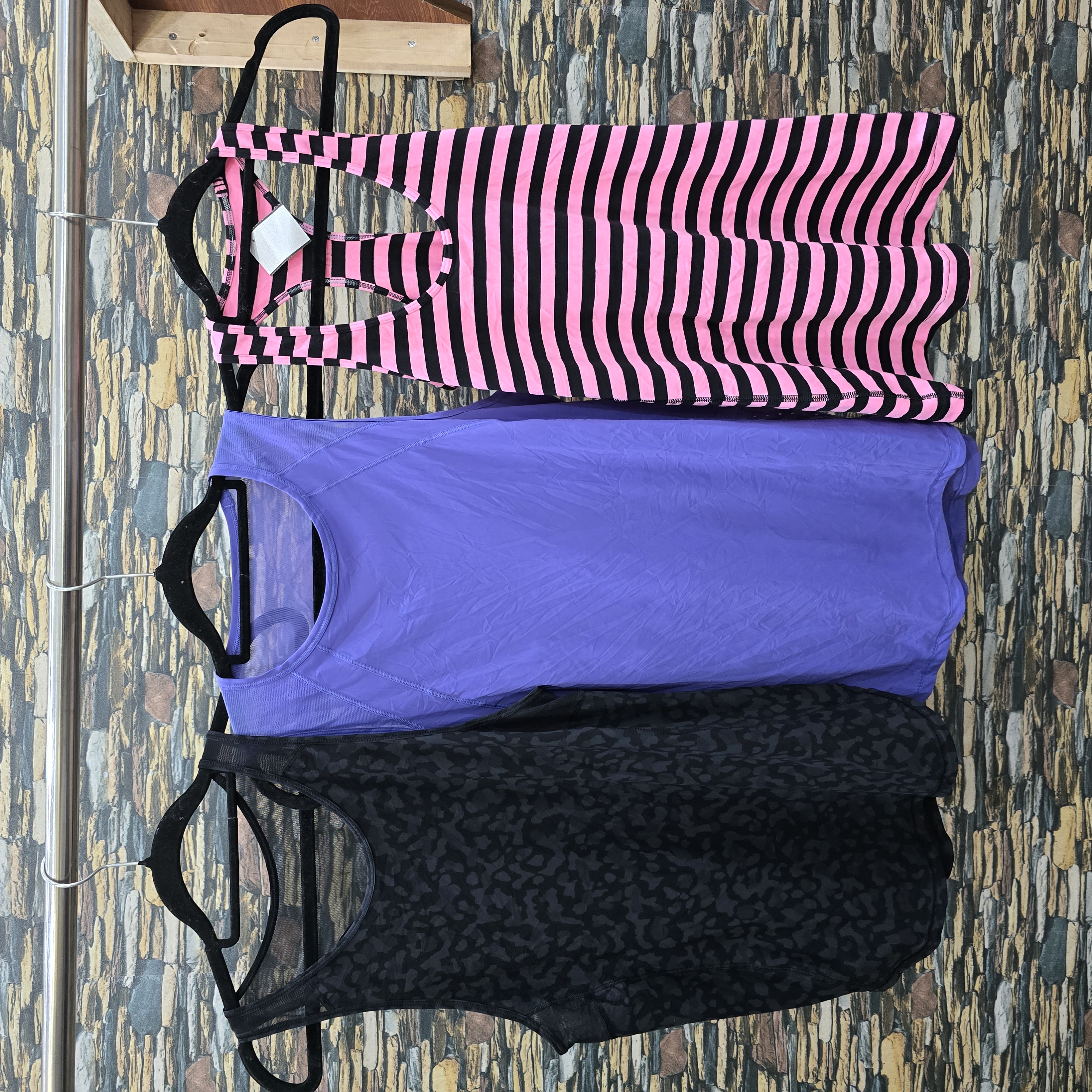 AV-0276 Lululemon Tank Tops