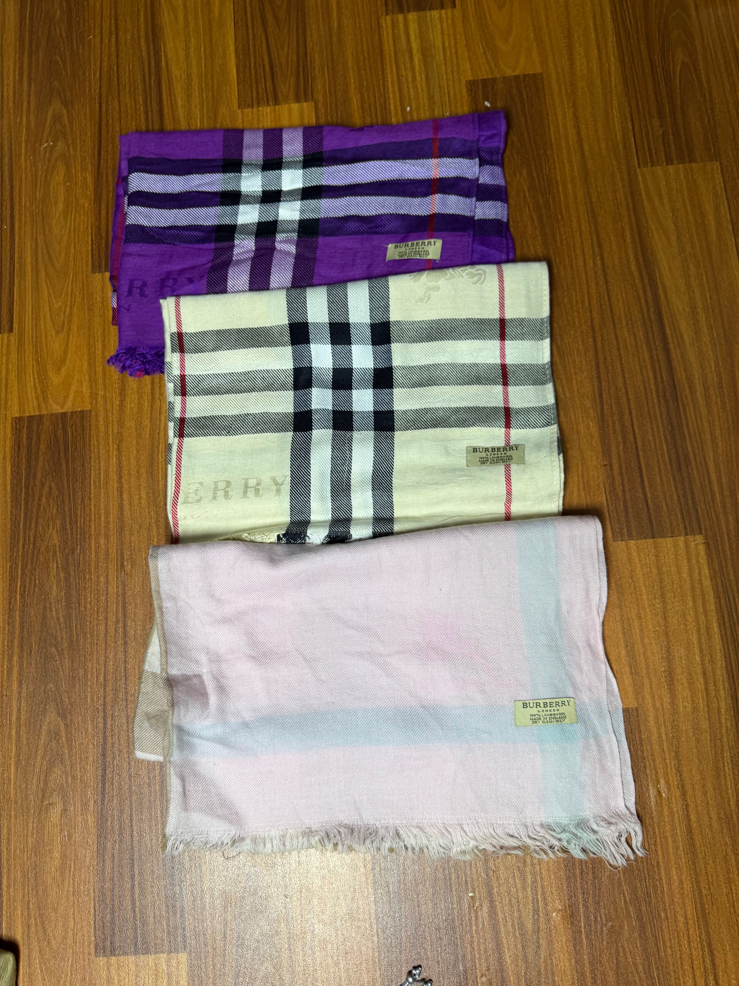 Écharpes Burberry 15 pcs