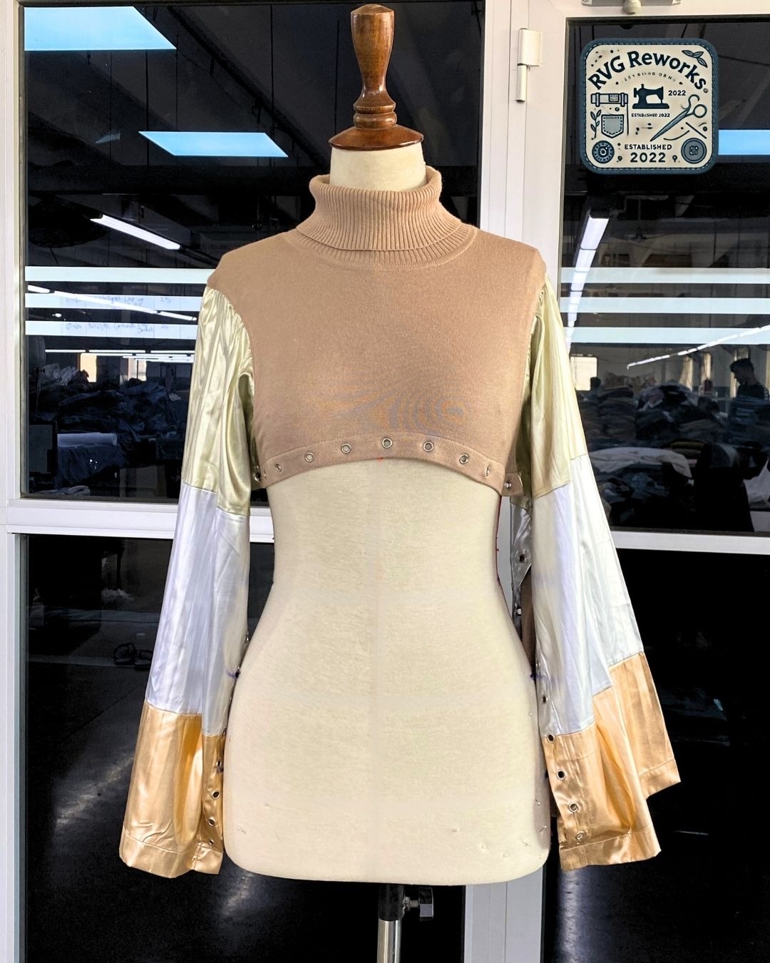 Top scintillant à col montant recyclé