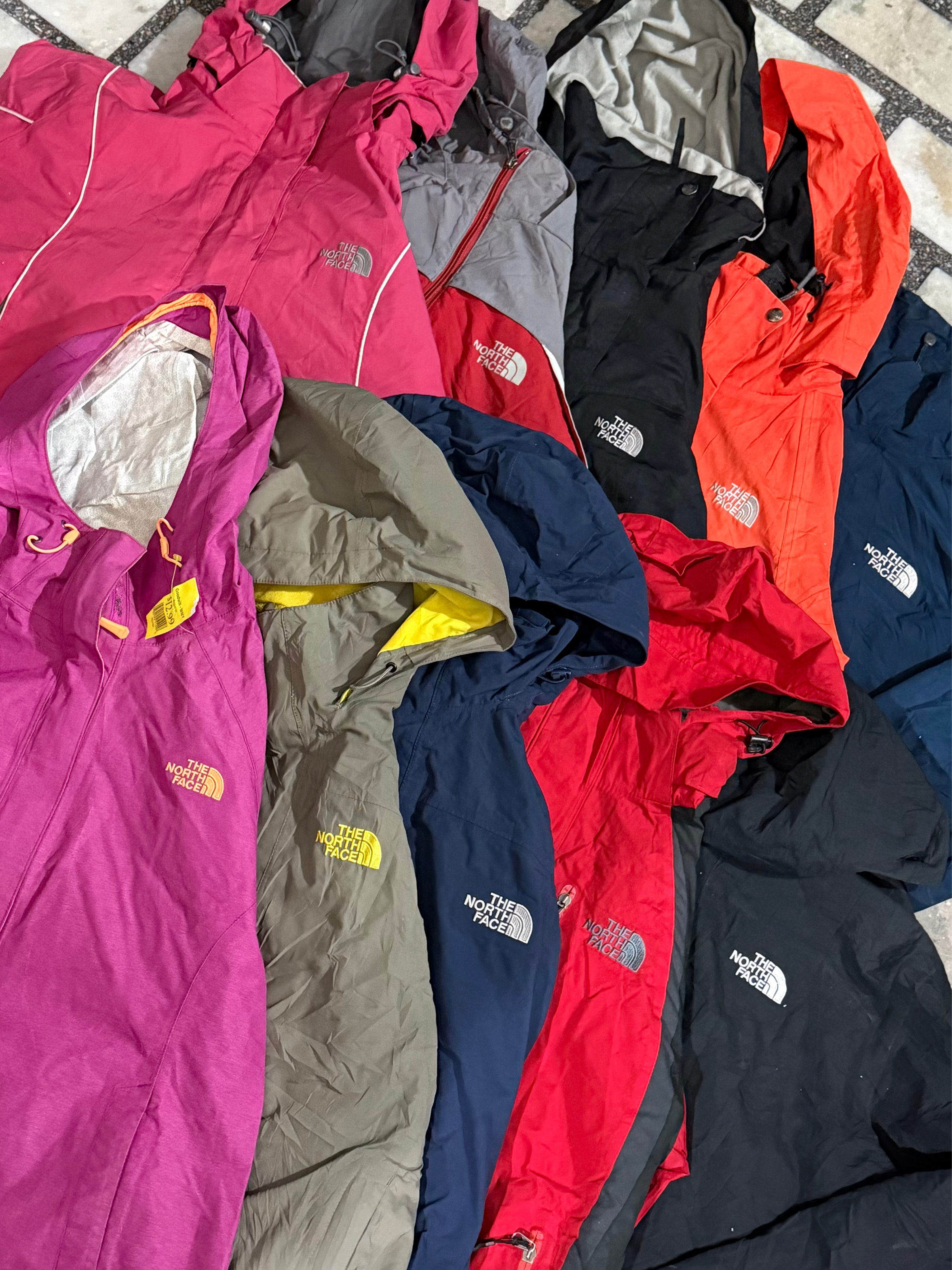 「THE NORTH FACE WINDSTOPER JACKET」