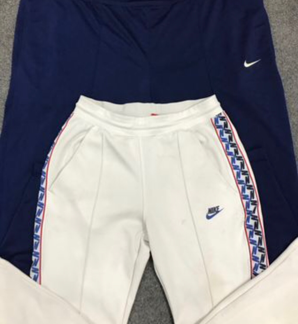 ヴィンテージのNikeトラックパンツ