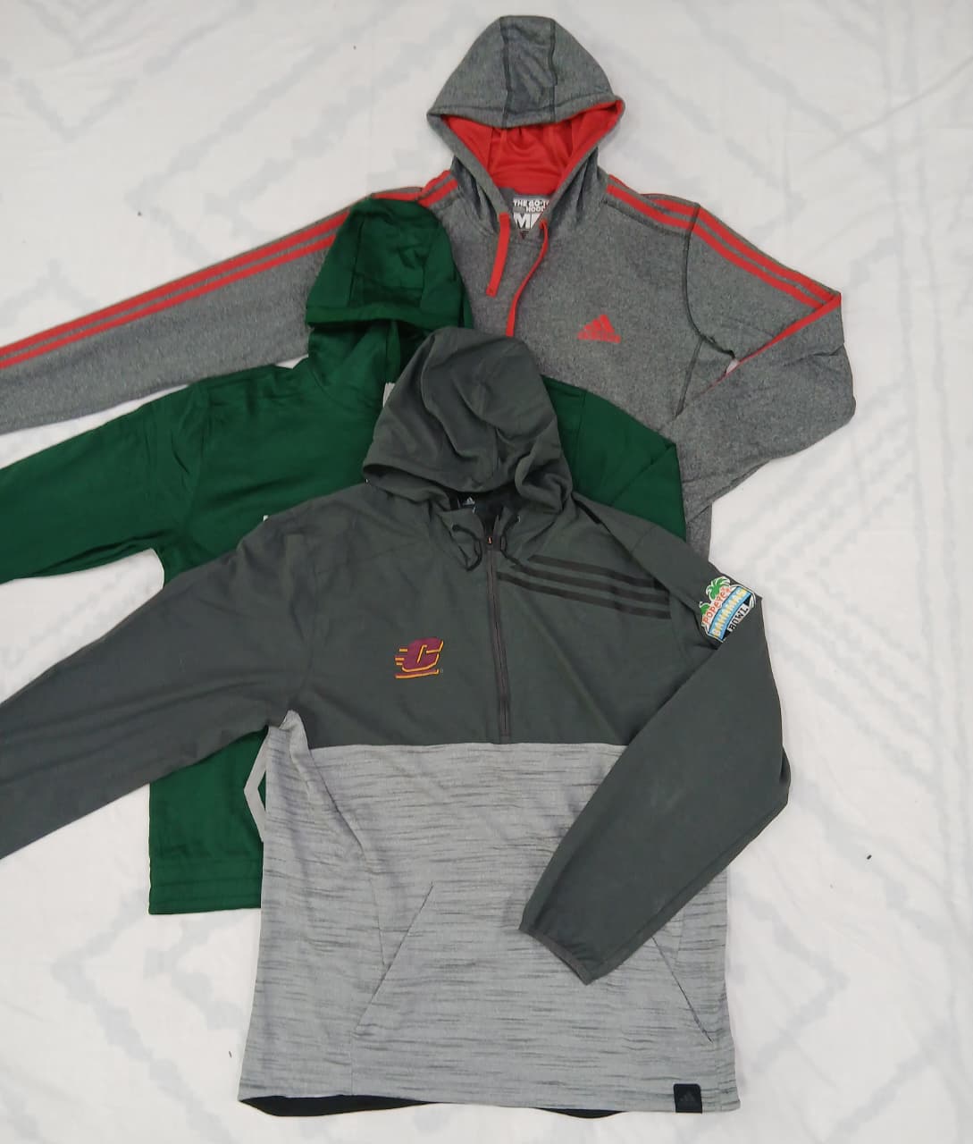 ZV0744 Adidas トラックフーディ