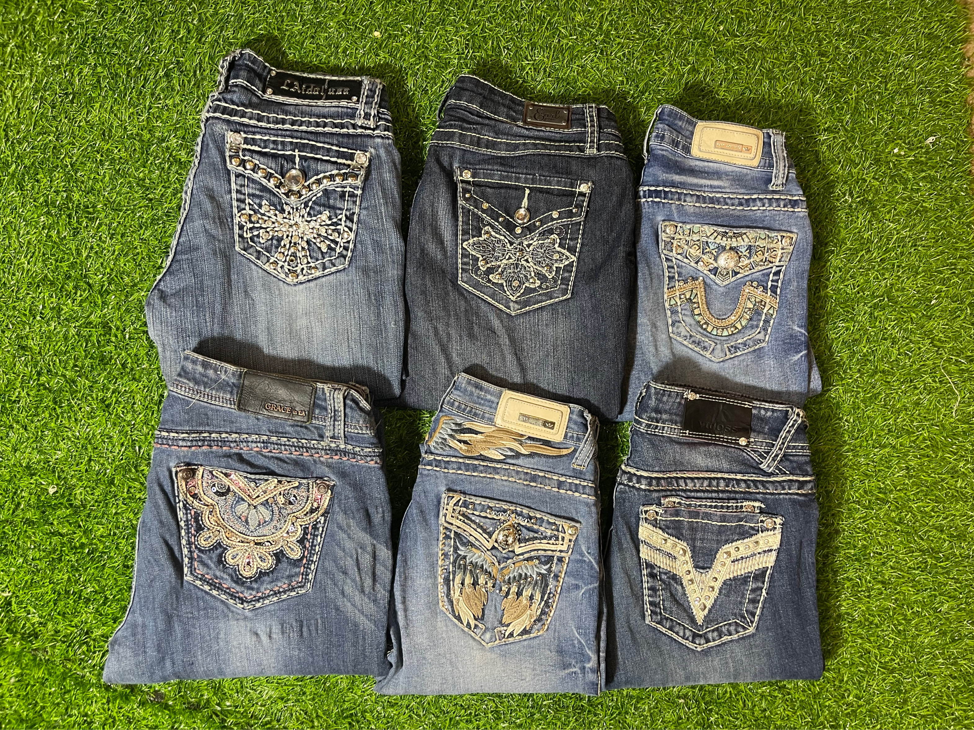 Y2Kフレアとブートカットの刺繍入りジーンズ