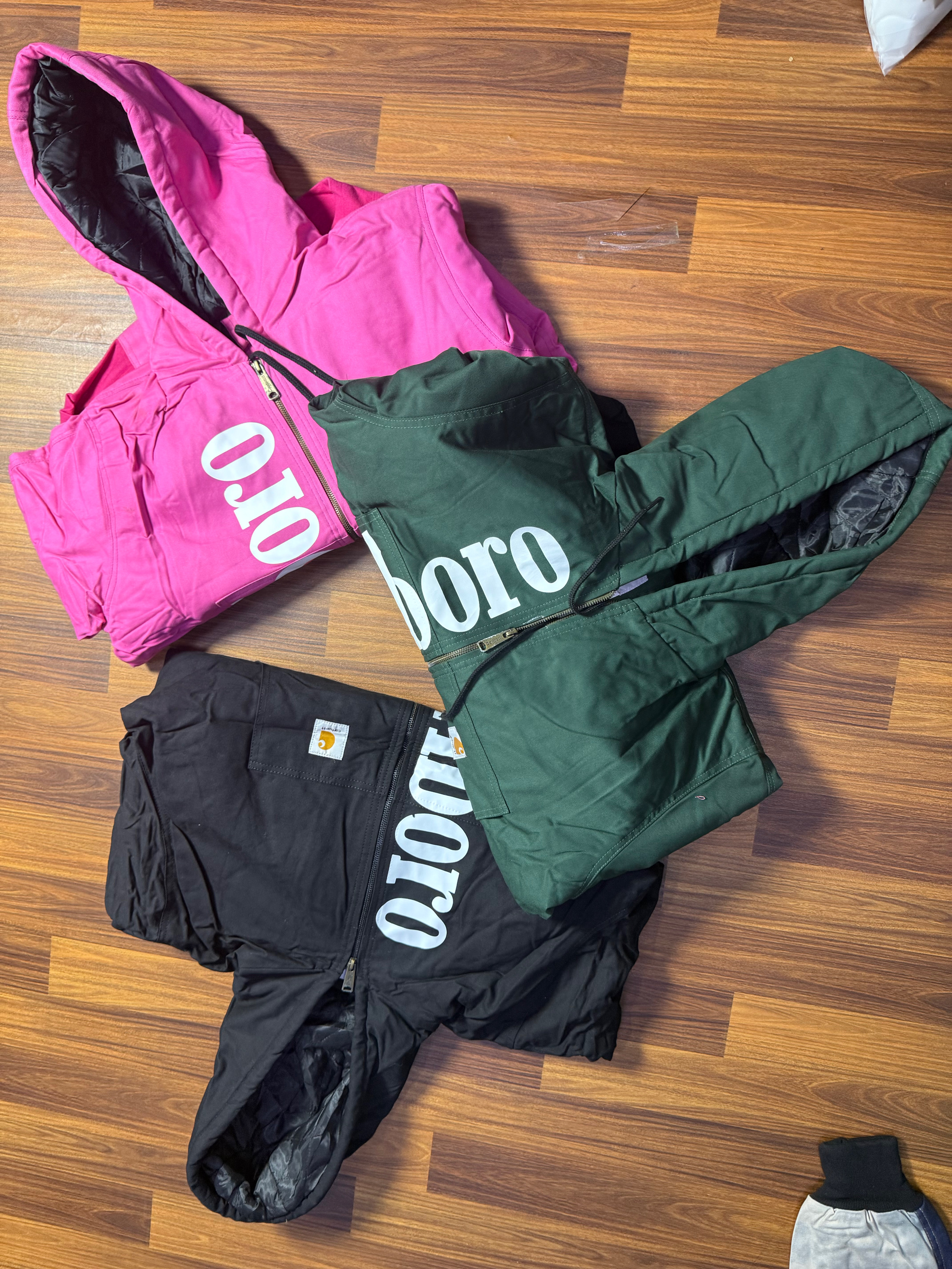 Vestes Carhartt relookées avec des couleurs marlboro