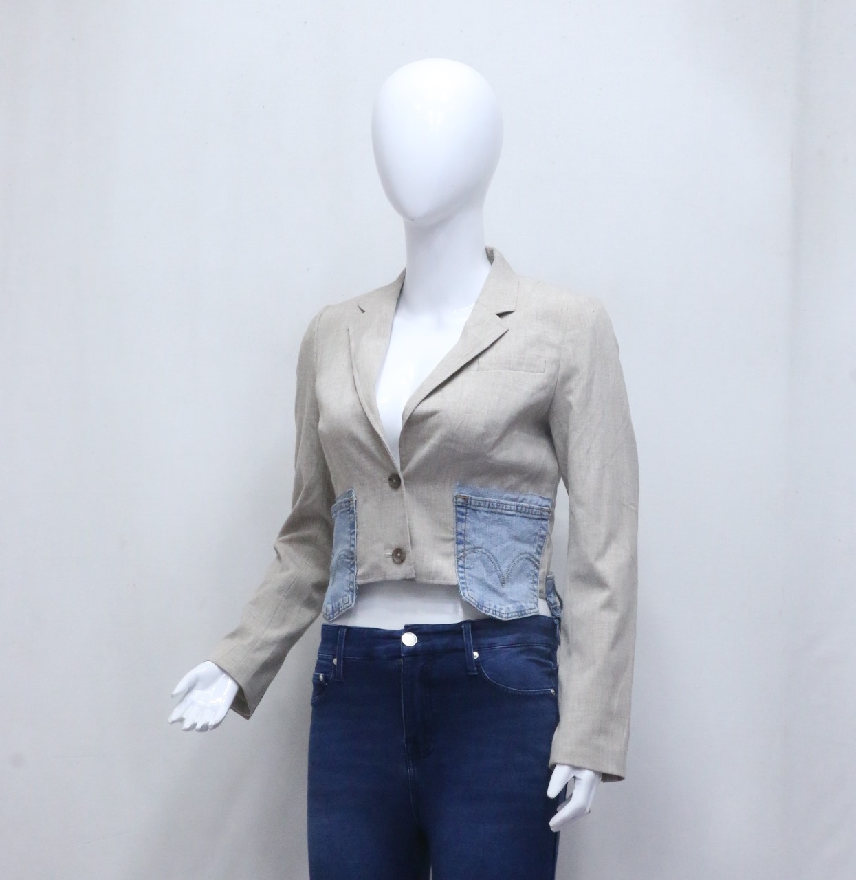 CR751 Le Blazer Court en Jean Recyclé avec Patches