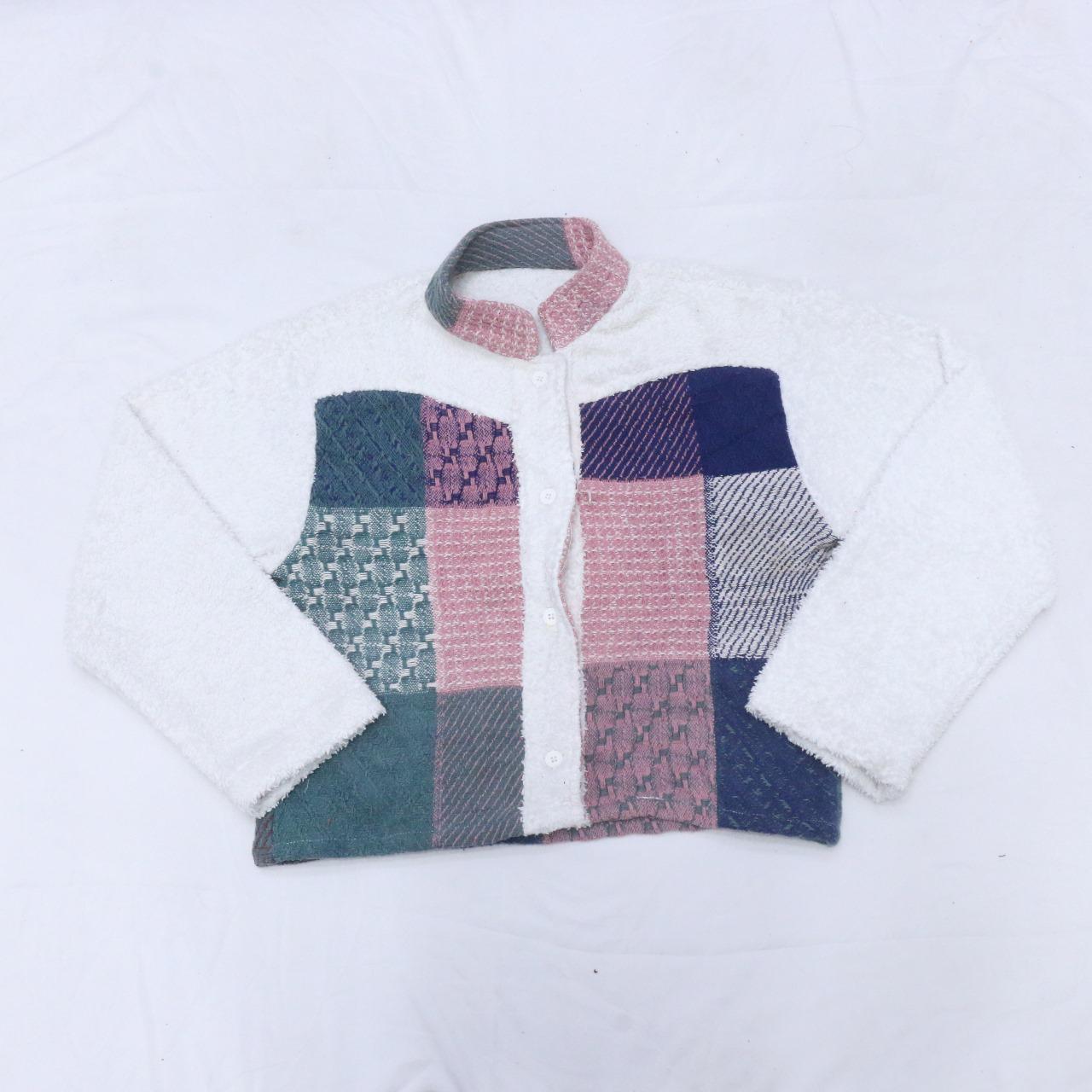 Veste courte en polaire avec patch de tapisserie upcyclée CR752