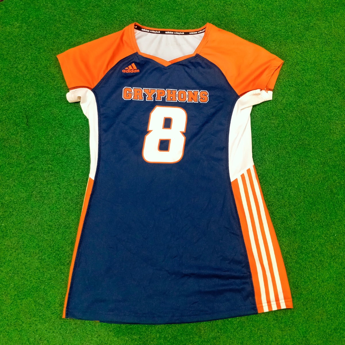 アディダススポーツTシャツ