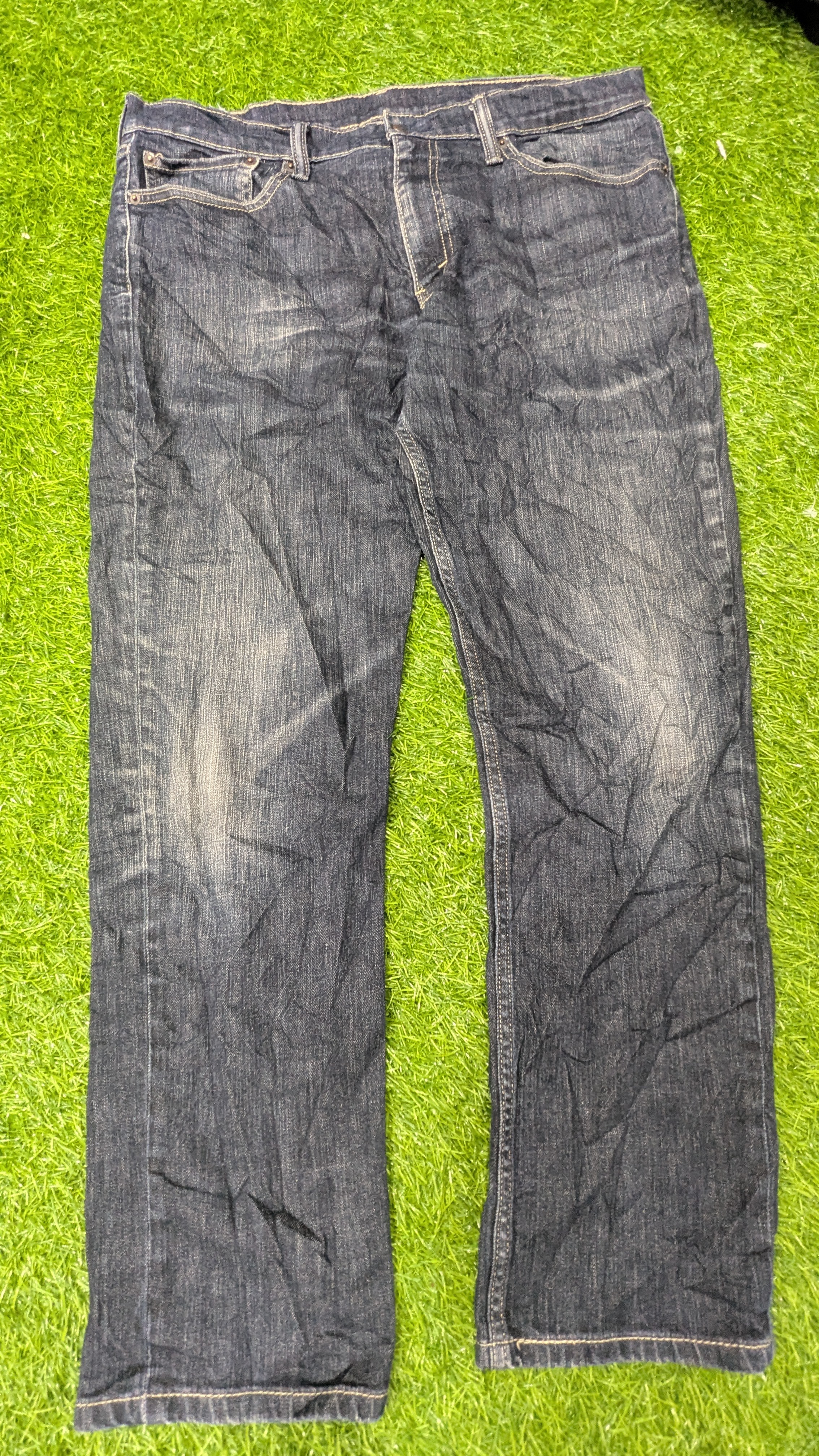 「906 - ヴィンテージスタイルのリーとリーバイスのジーンズ」