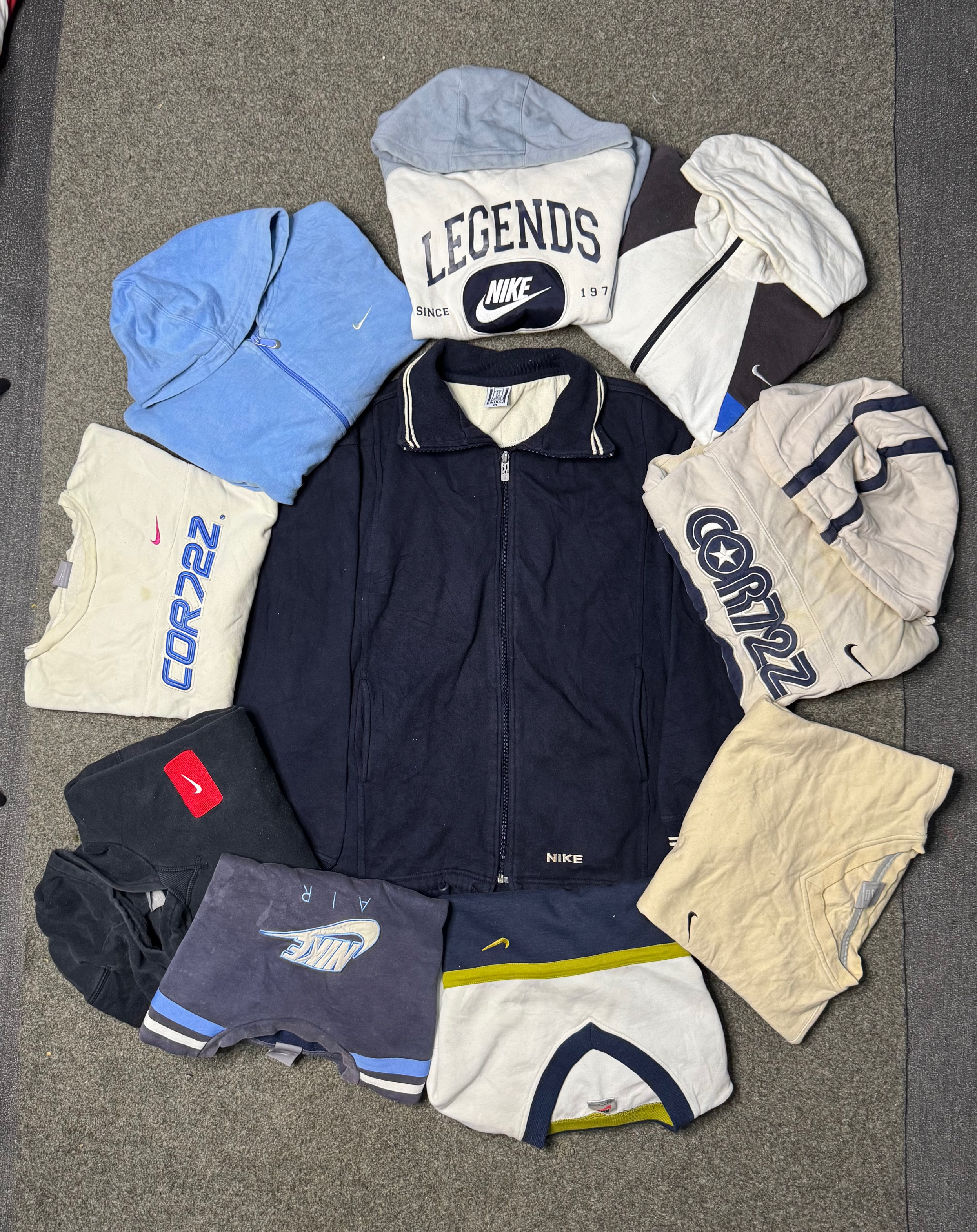 ナイキ ビンテージ スウェットシャツ & フーディ