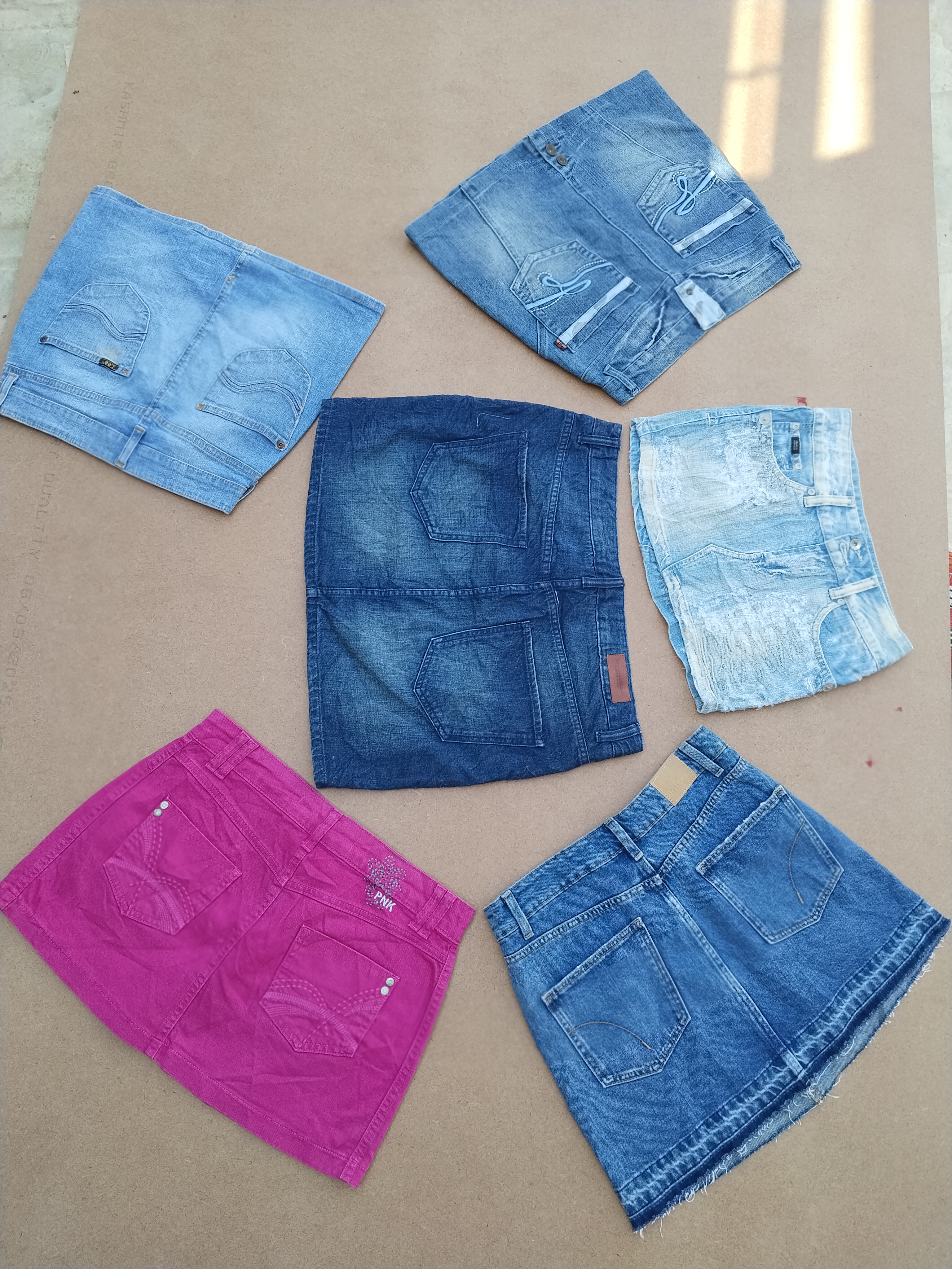 Lee et d'autres jupes mini (MSK-99)